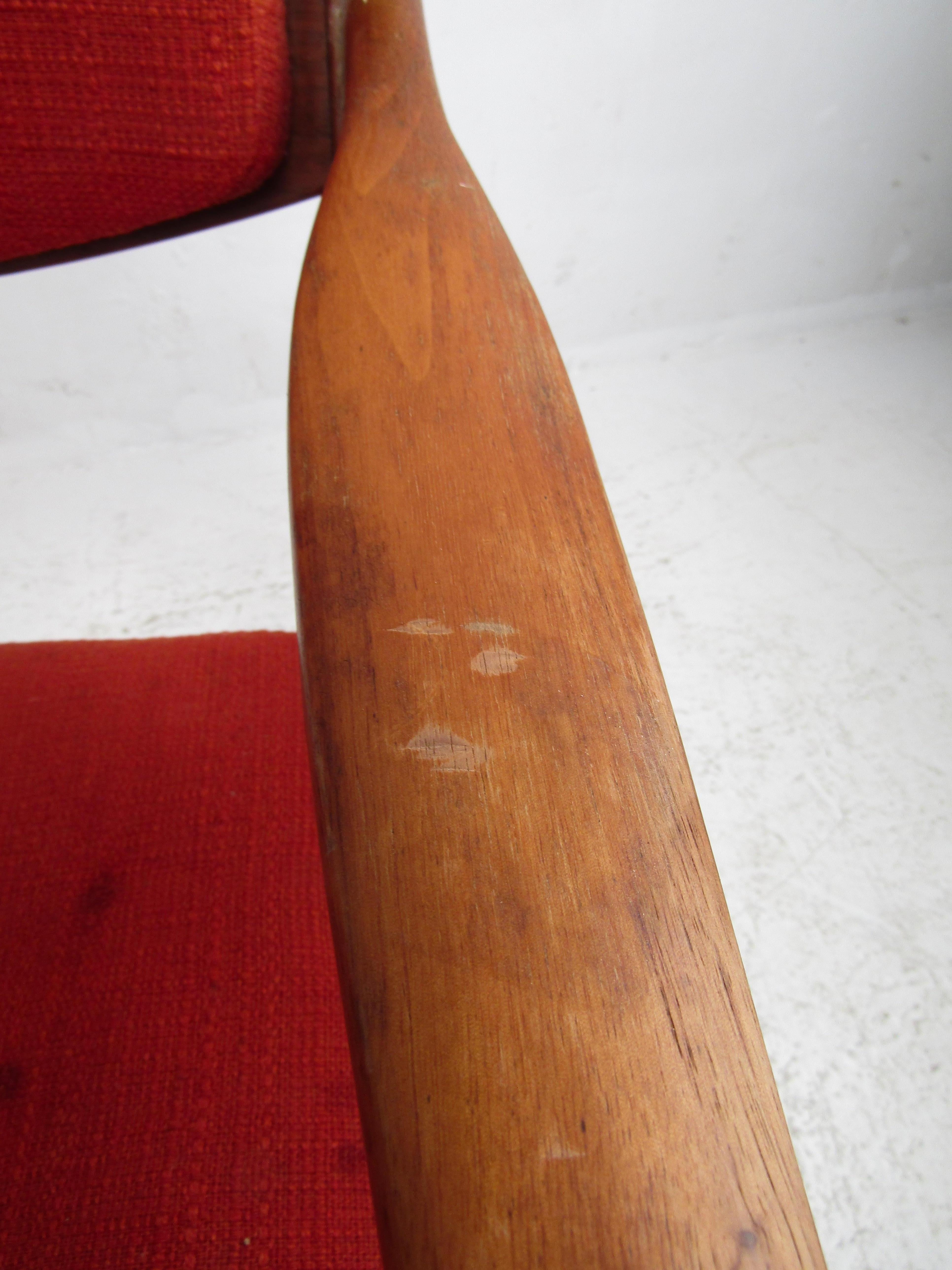 Noyer Paire de chaises longues modernes du milieu du siècle par Gunlocke Chair Co. en vente