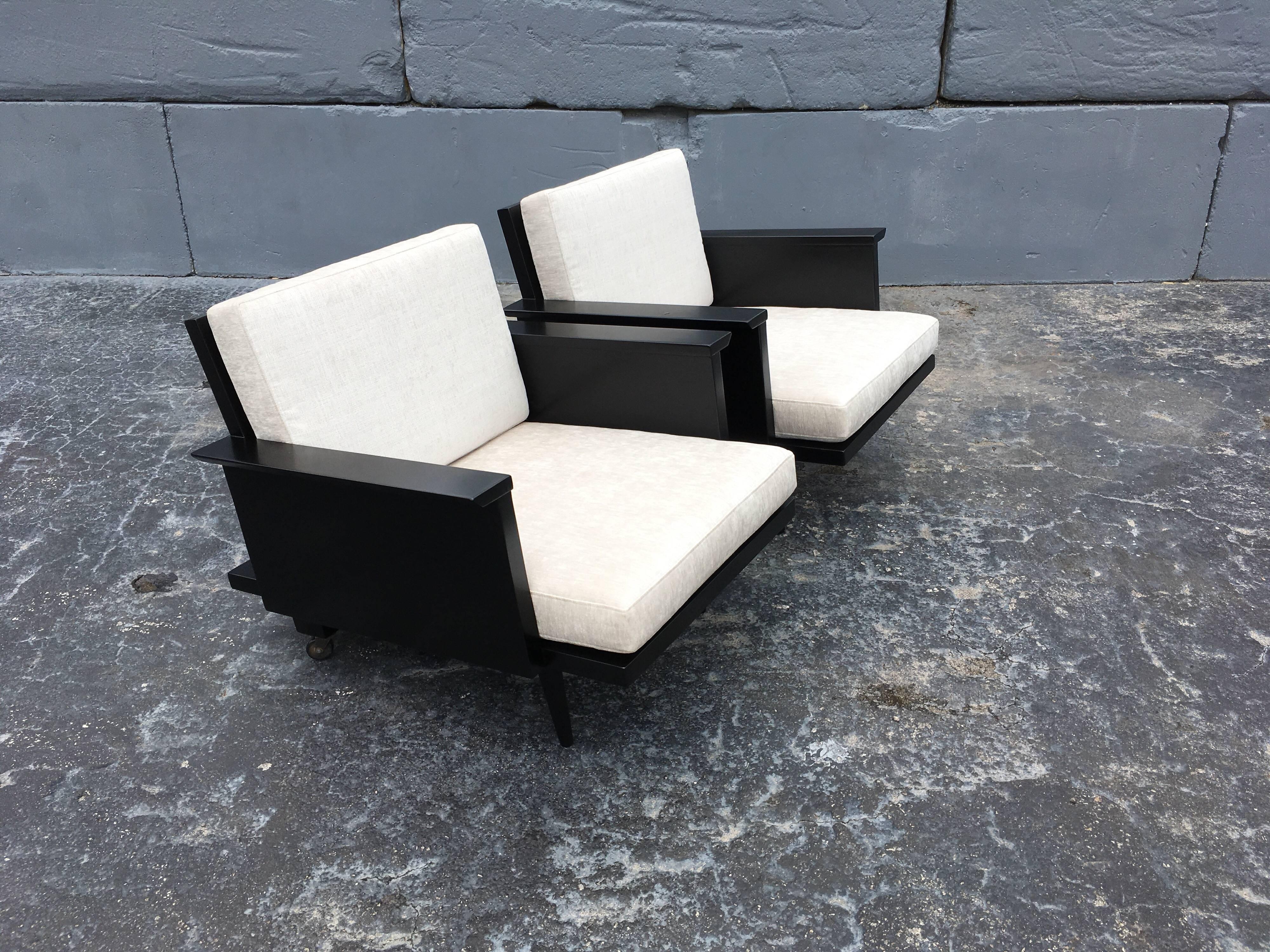 Mid-20th Century Pair of Mid-Century Modern Lounge Chairs by Modernage