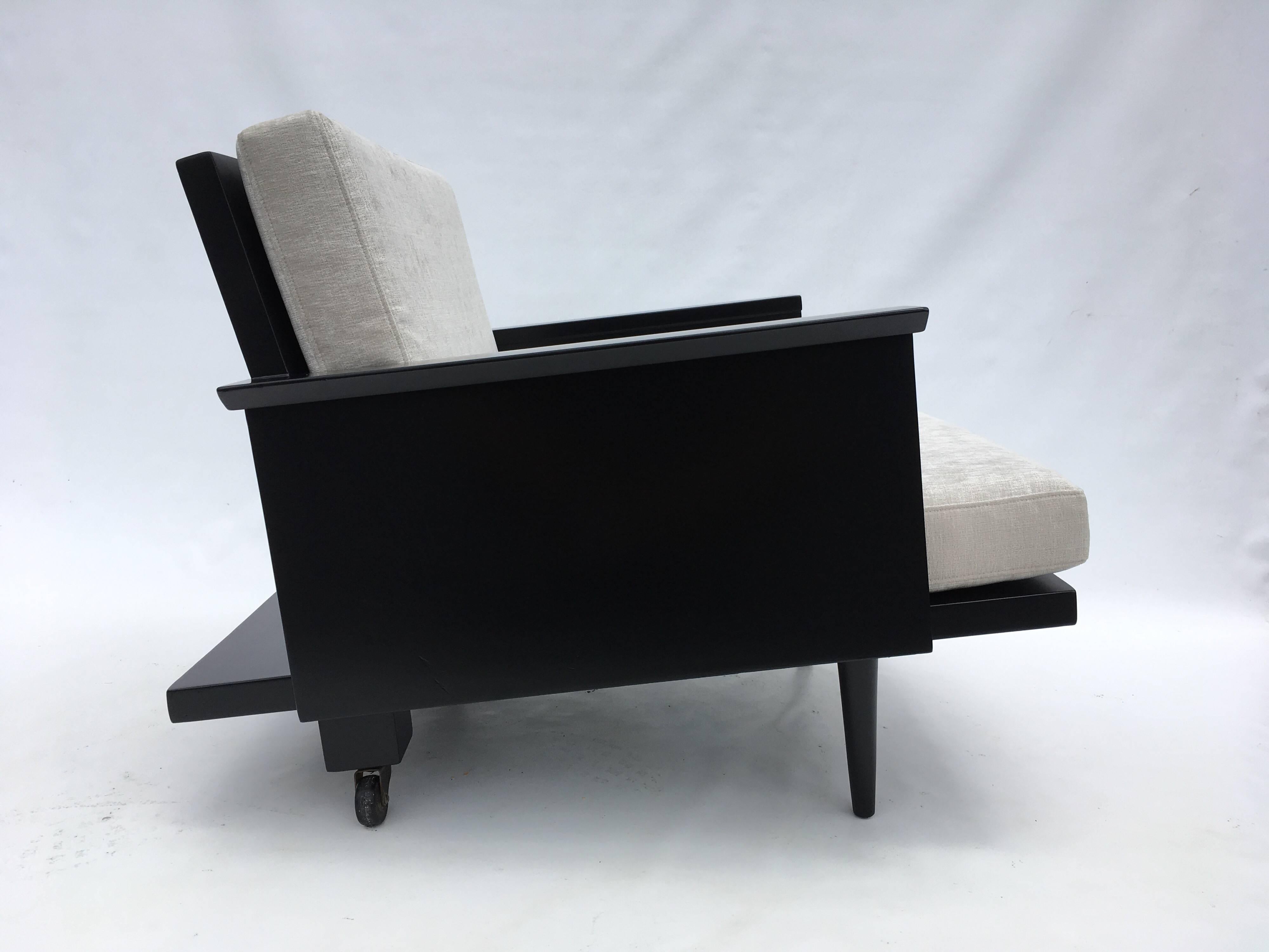 Pair of Mid-Century Modern Lounge Chairs by Modernage 2