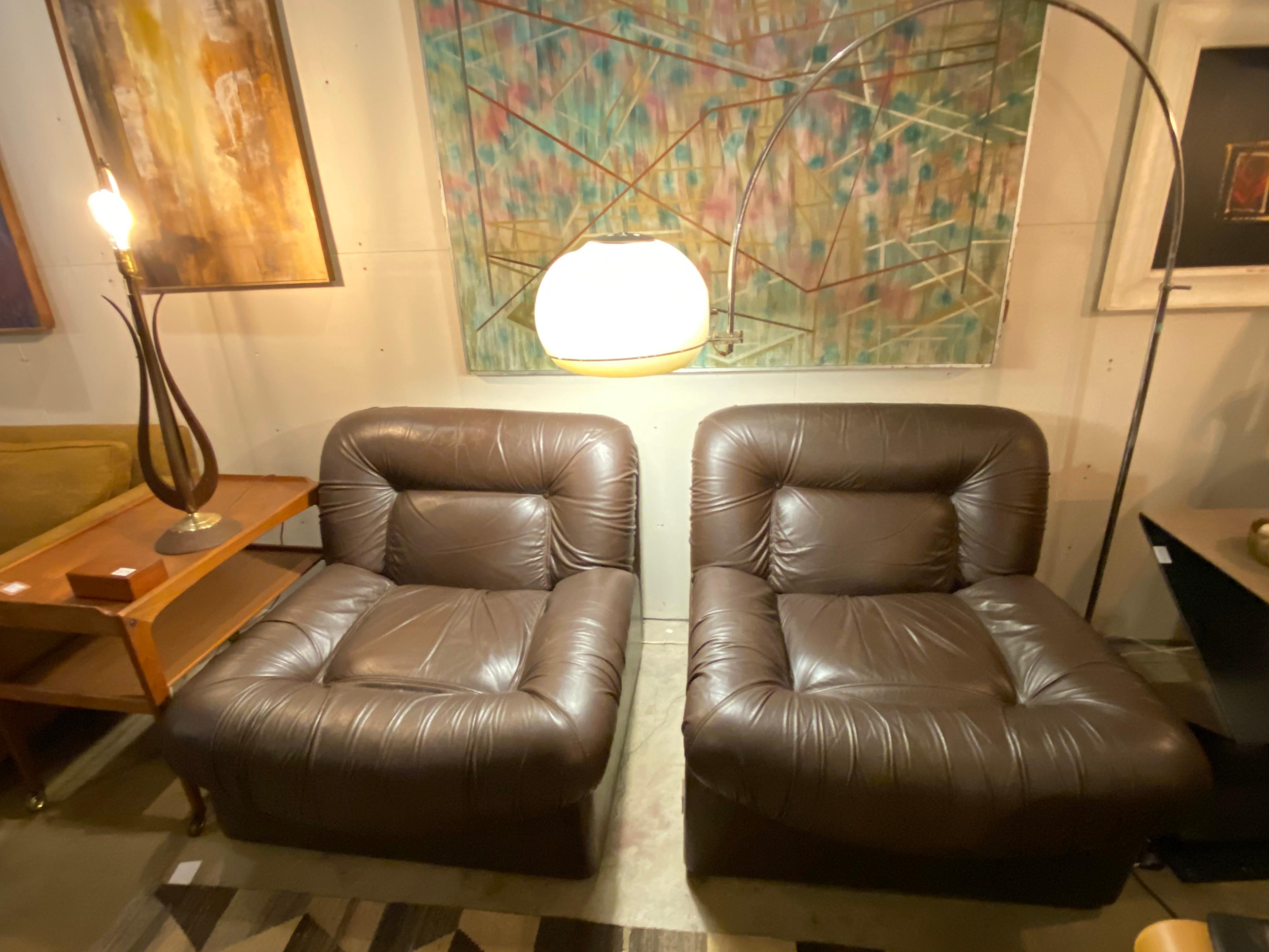 Pair of Mid-Century Modern Lounge Chairs 5