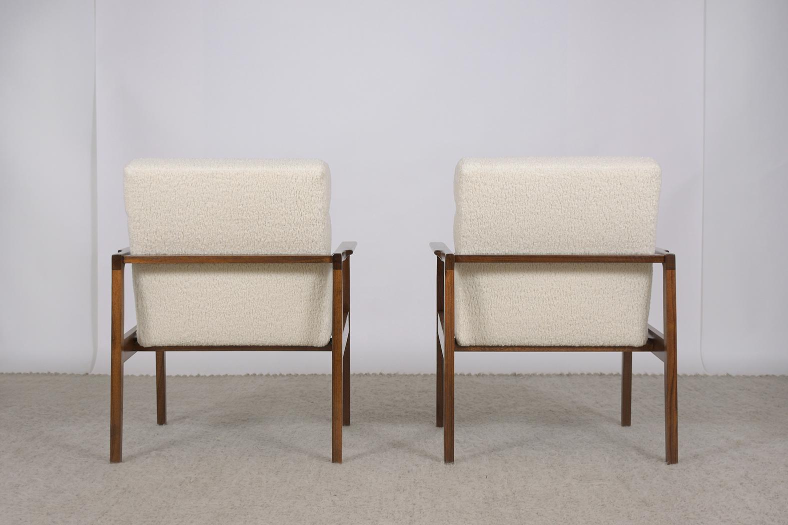 Vintage 1960s Pair of Mid-Century Modern Lounge Chairs 4