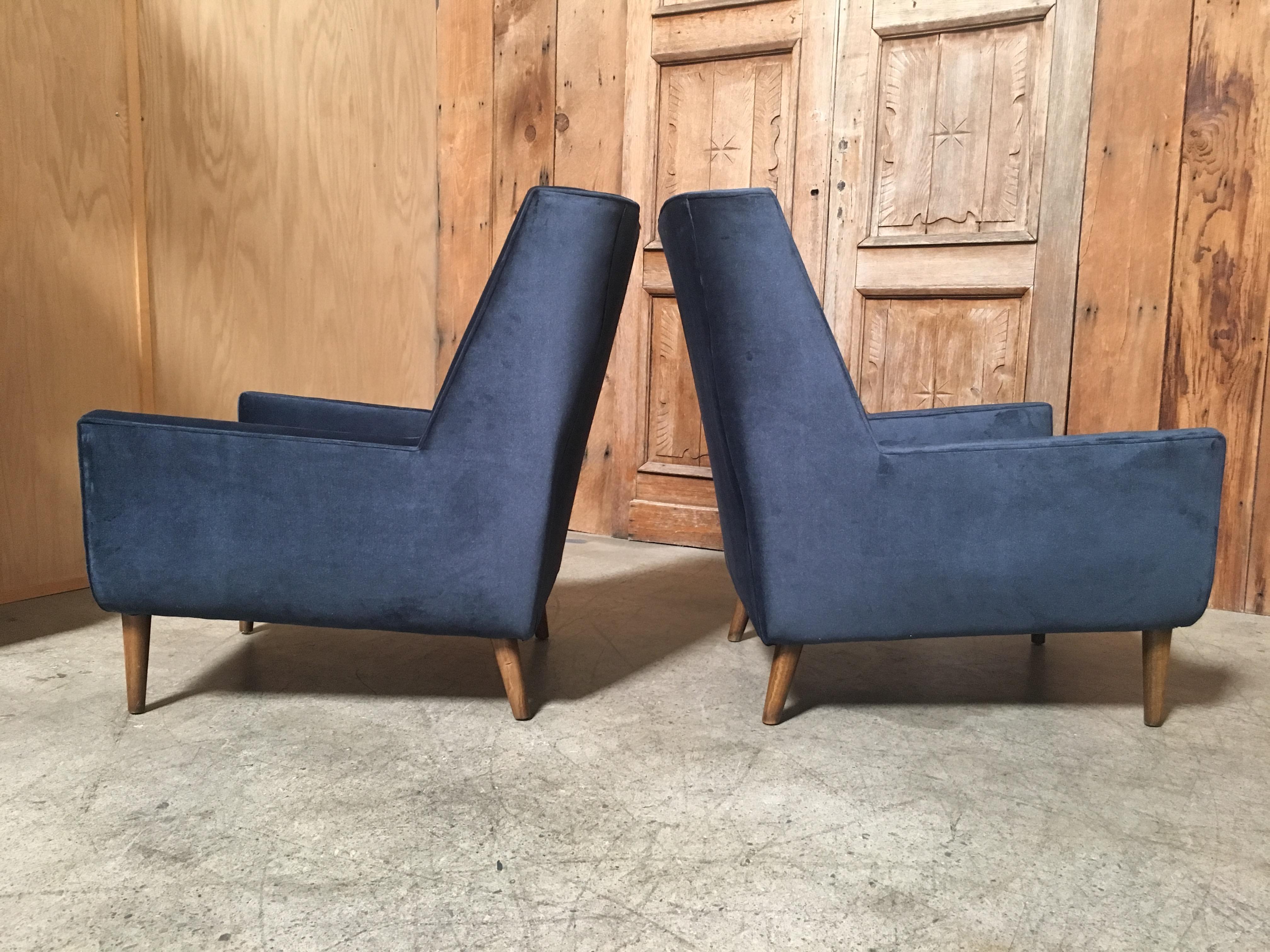 Pair of Mid-Century Modern Lounge Chairs 10