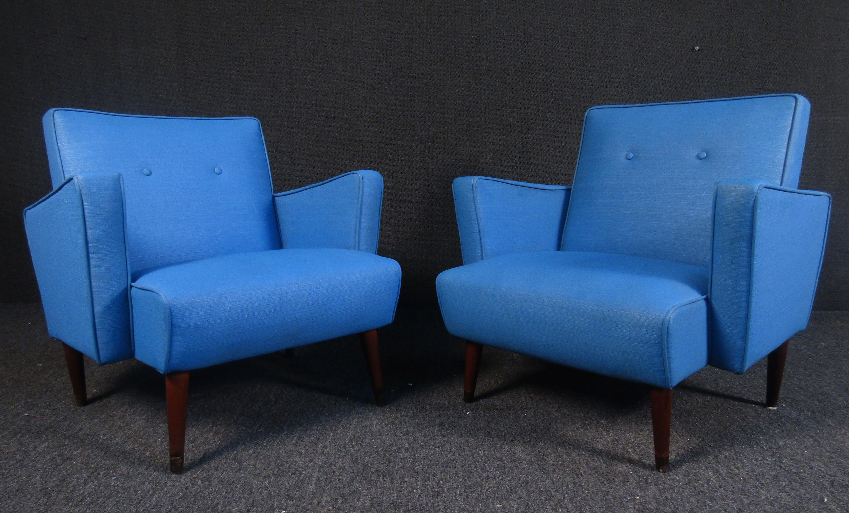 Pair of Mid-Century Modern Lounge Chairs In Good Condition For Sale In Brooklyn, NY