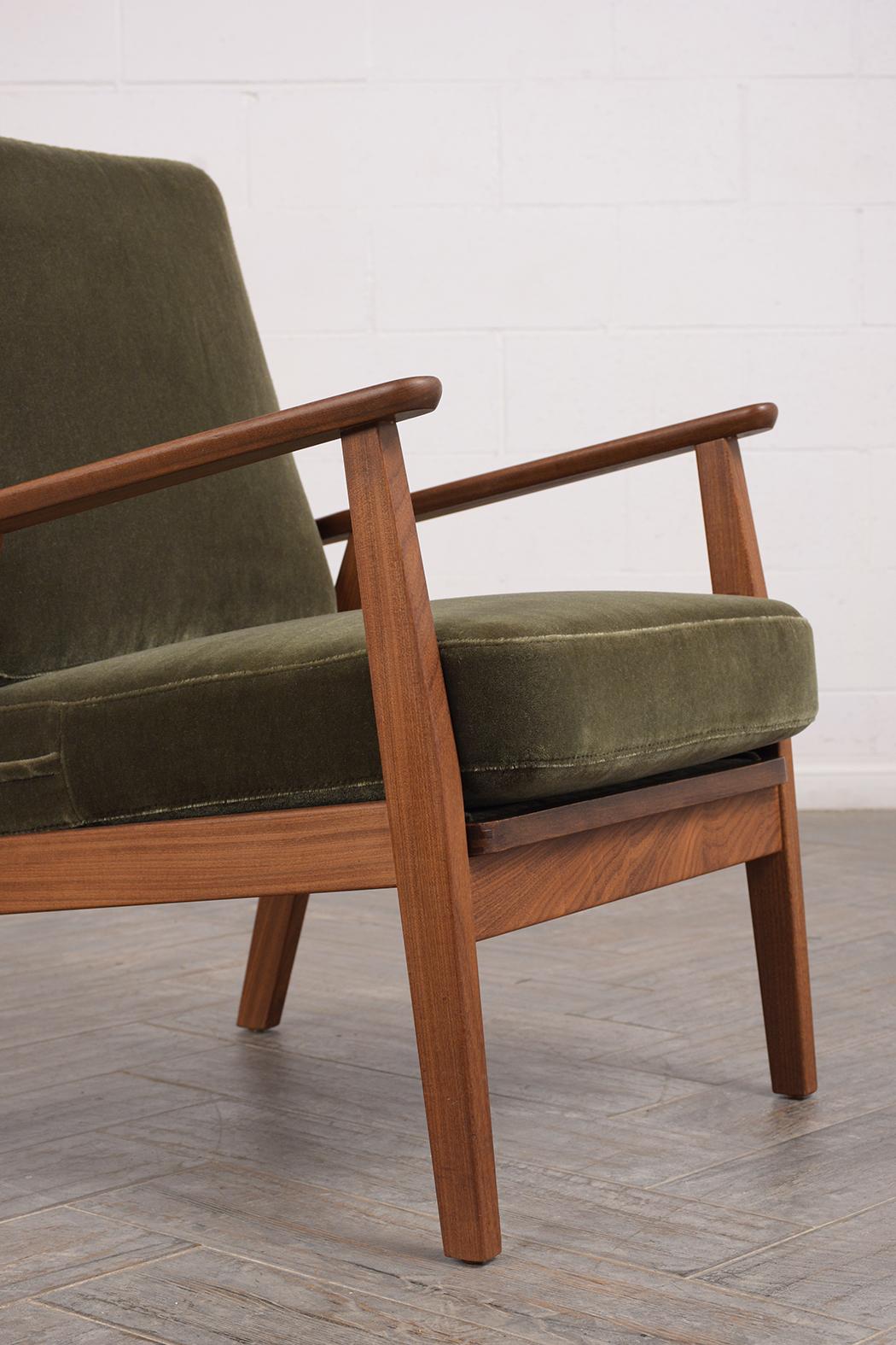 Scandinavian Modern Pair of Mid-Century Modern Lounge Chairs