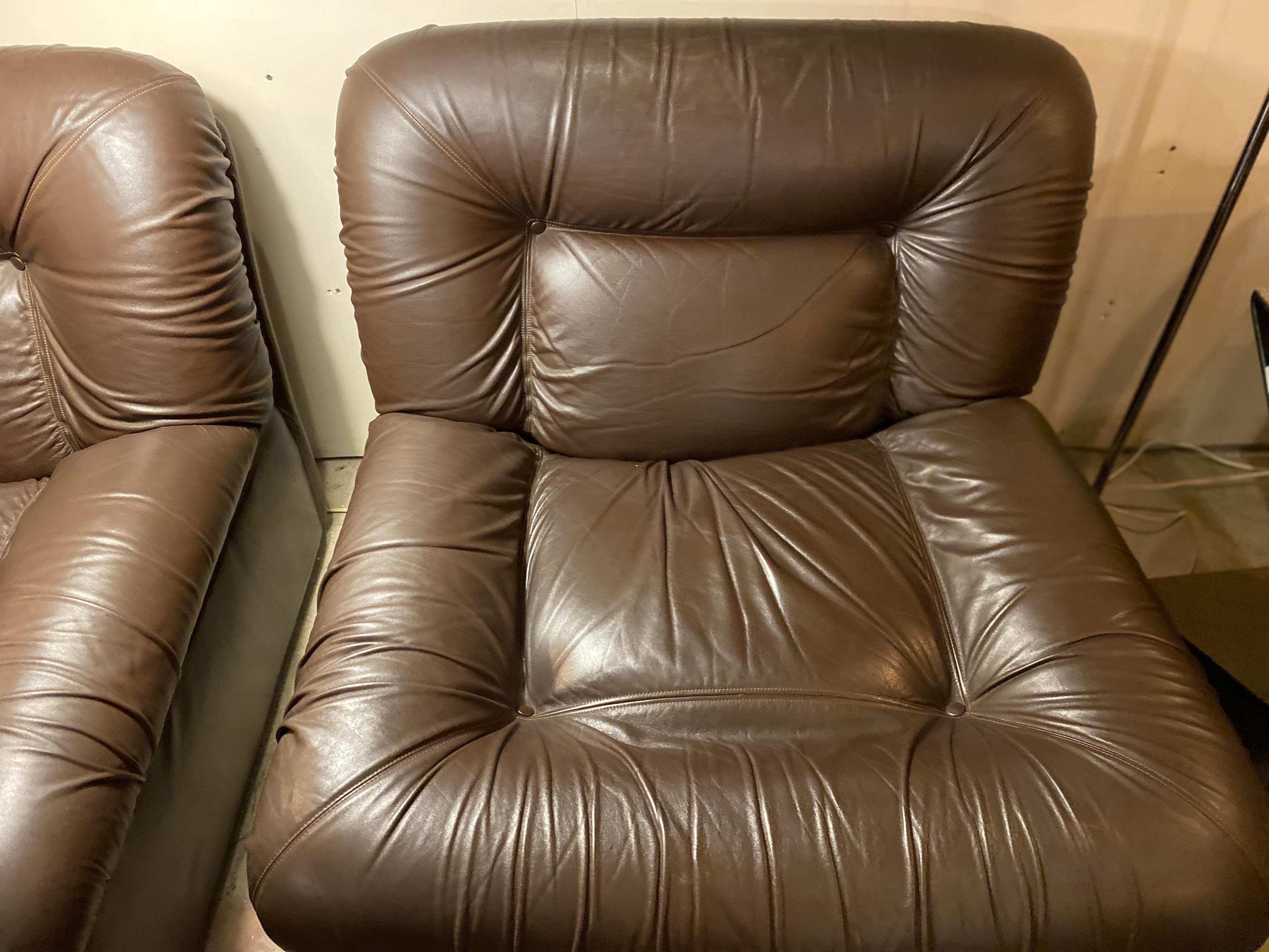 Pair of Mid-Century Modern Lounge Chairs In Good Condition In San Antonio, TX