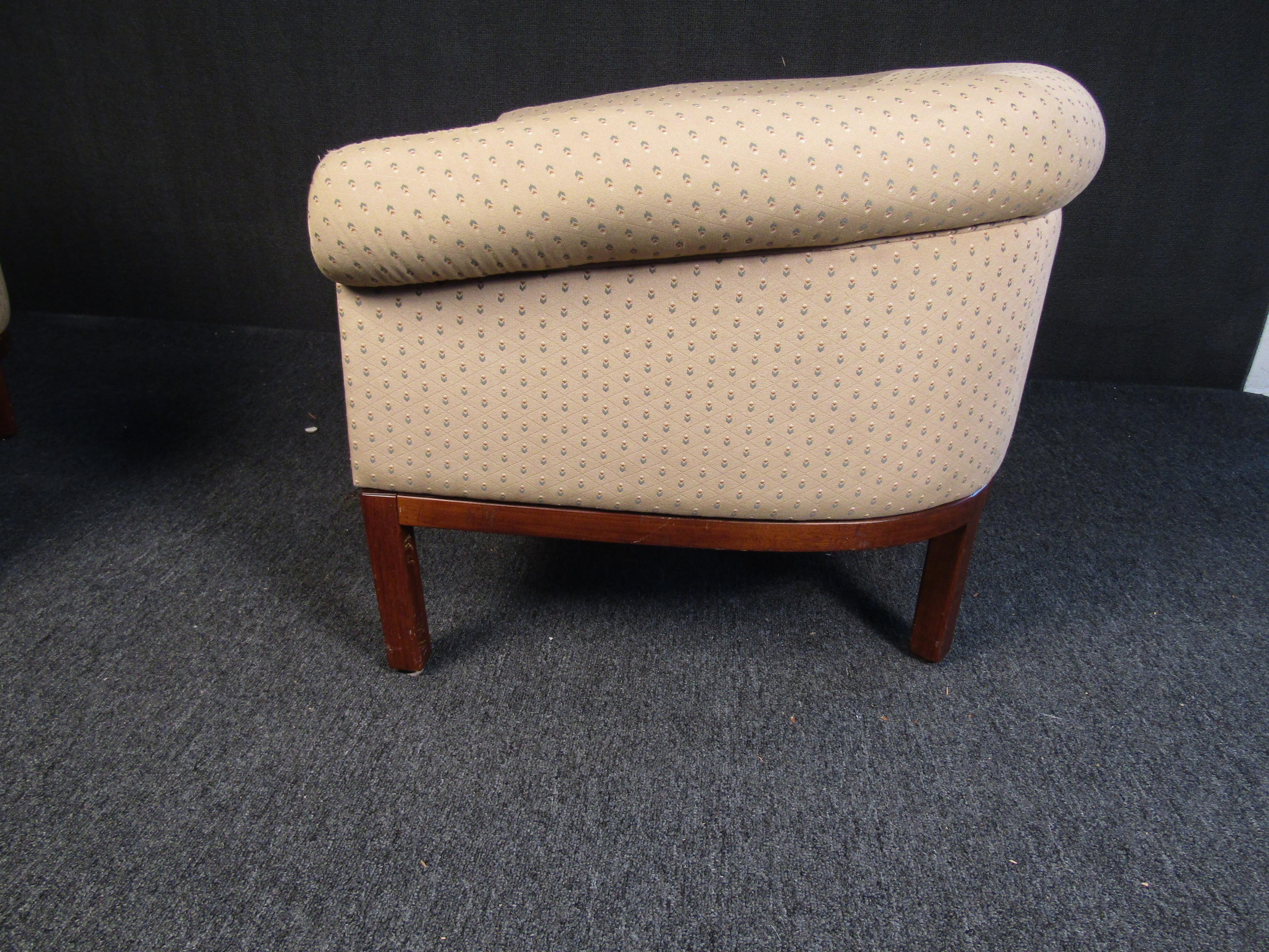 20th Century Pair of Mid-Century Modern Lounge Chairs For Sale