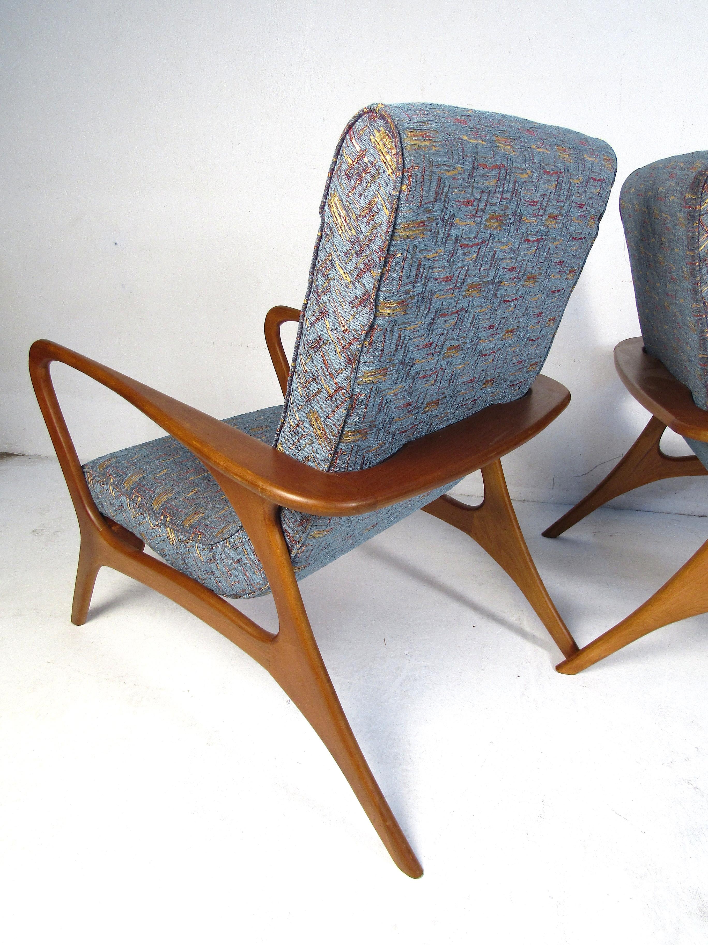 20th Century Pair of Mid-Century Modern Lounge Chairs