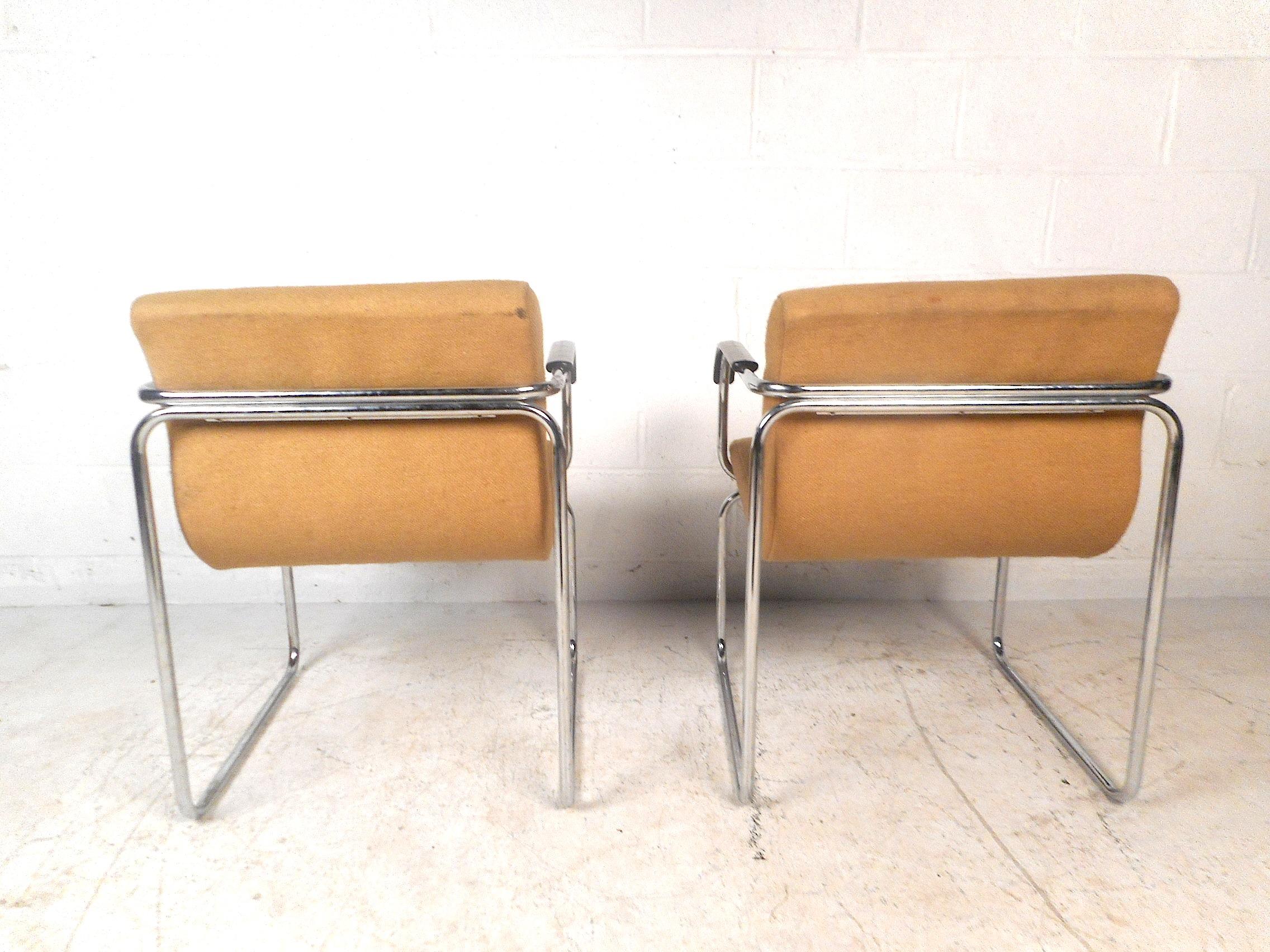 Late 20th Century Pair of Mid-Century Modern Lounge Chairs