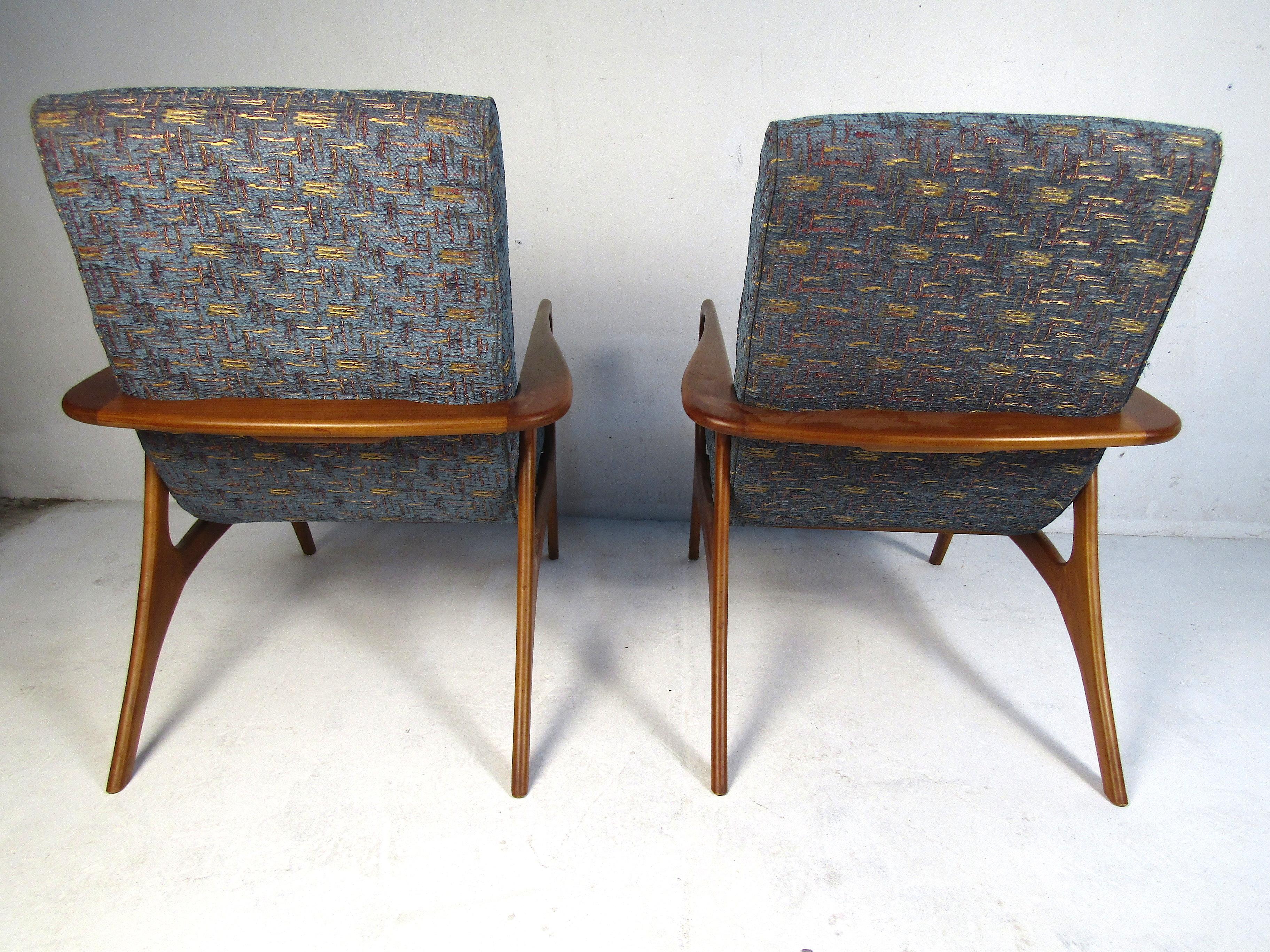 Upholstery Pair of Mid-Century Modern Lounge Chairs