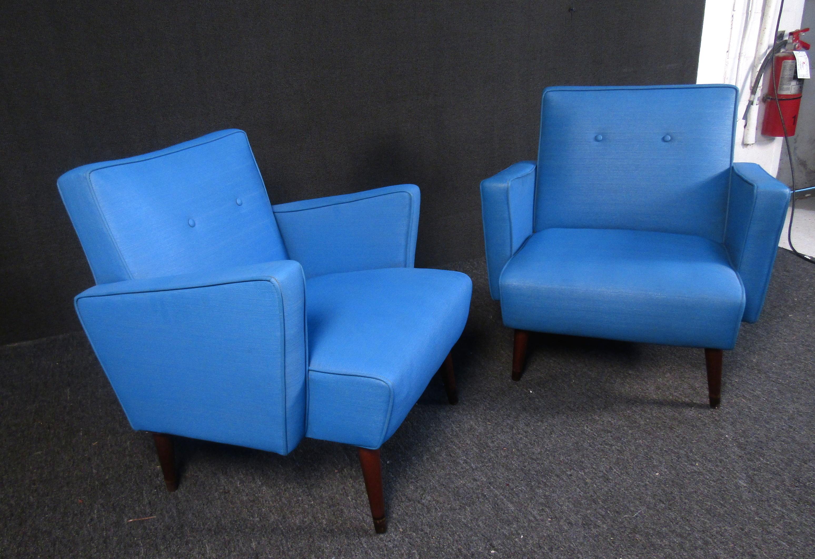 Naugahyde Paire de chaises longues modernes du milieu du siècle dernier en vente