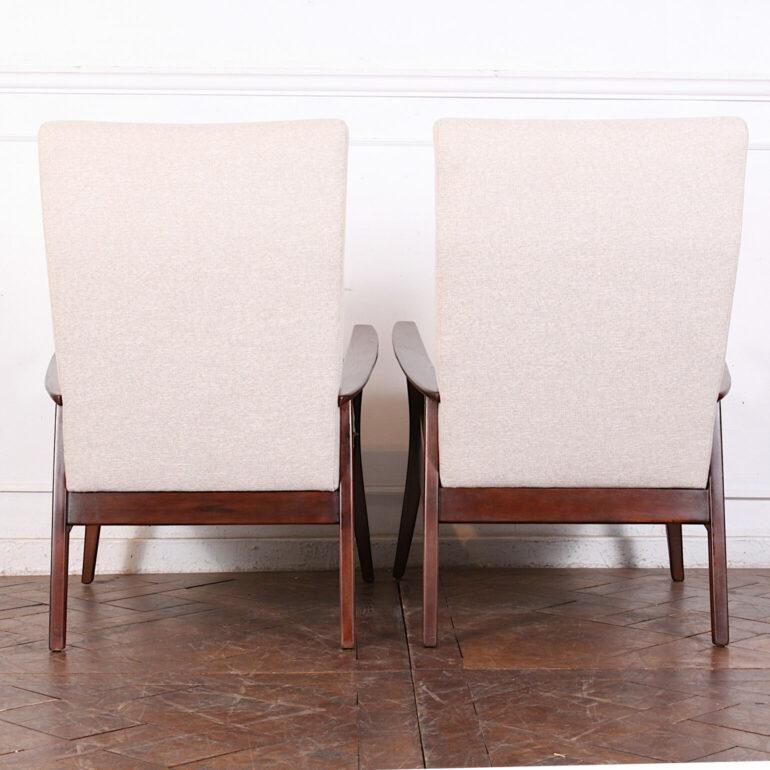 Walnut Pair of Mid-Century Modern Lounge Chairs