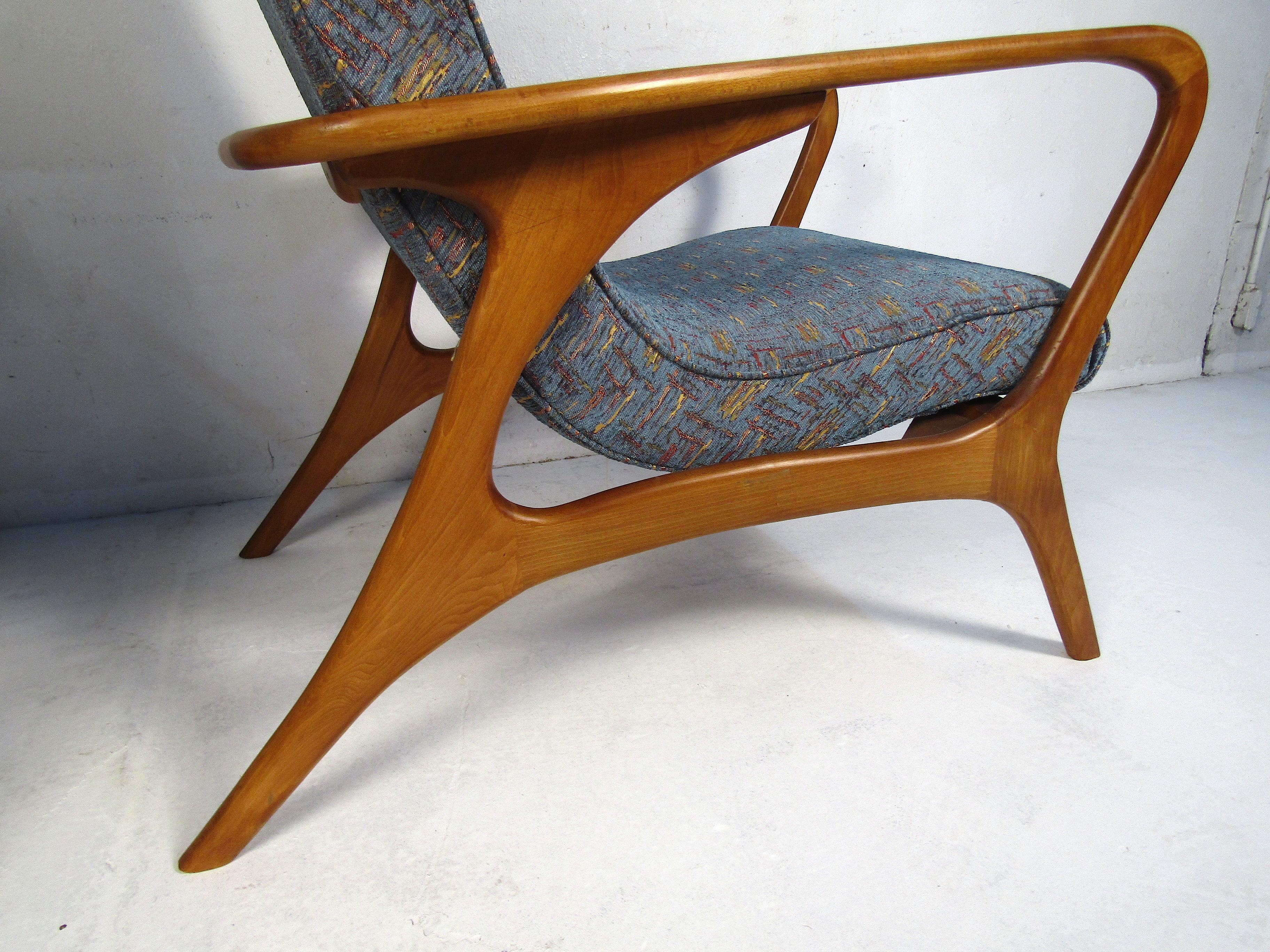 Pair of Mid-Century Modern Lounge Chairs 1