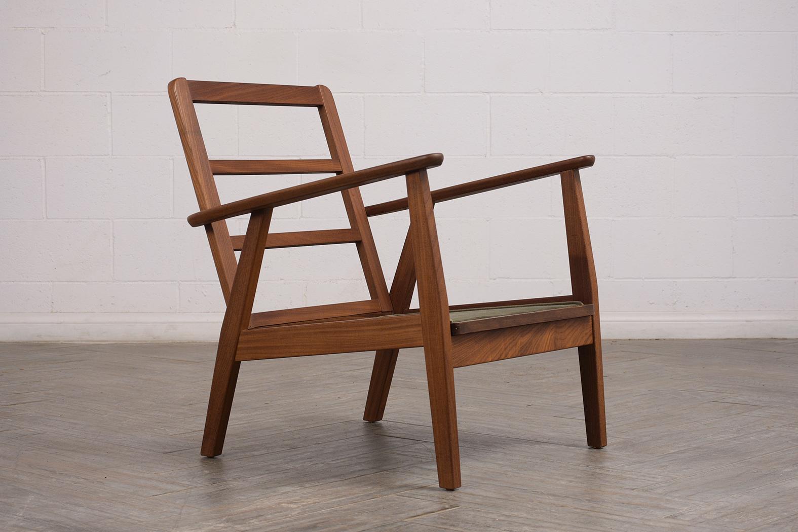 Foam Pair of Mid-Century Modern Lounge Chairs