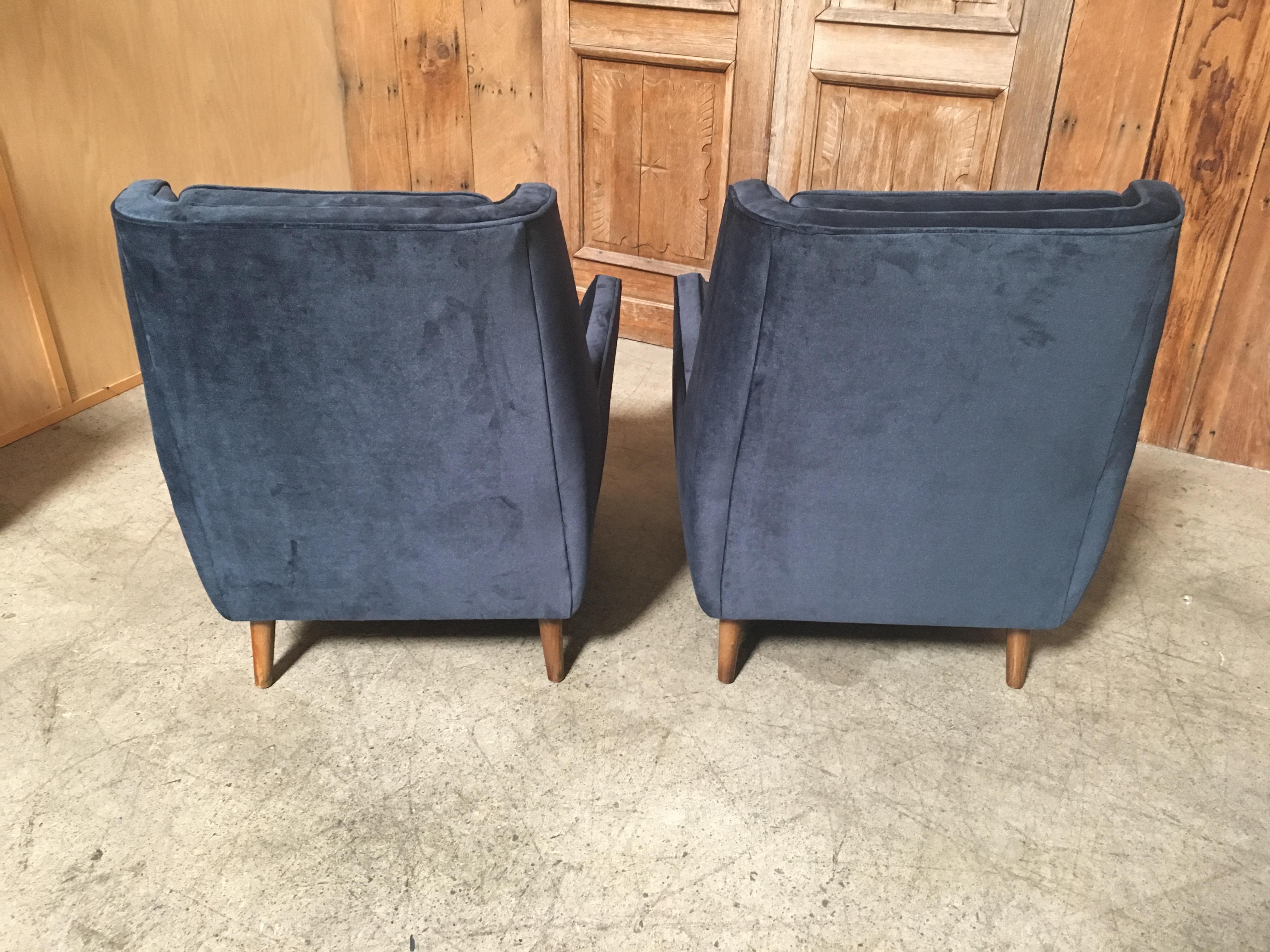 Pair of Mid-Century Modern Lounge Chairs 3