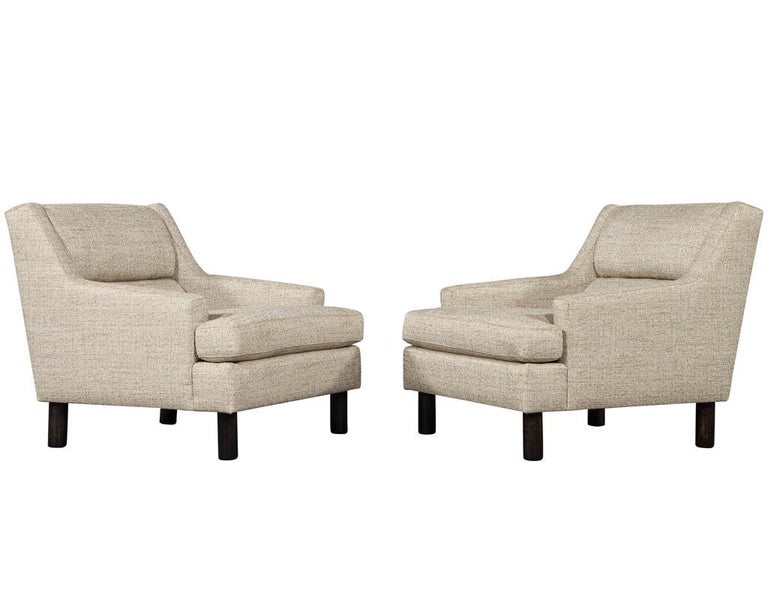 American Pair of Mid-Century Modern Lounge Chairs in Designer Linen For Sale