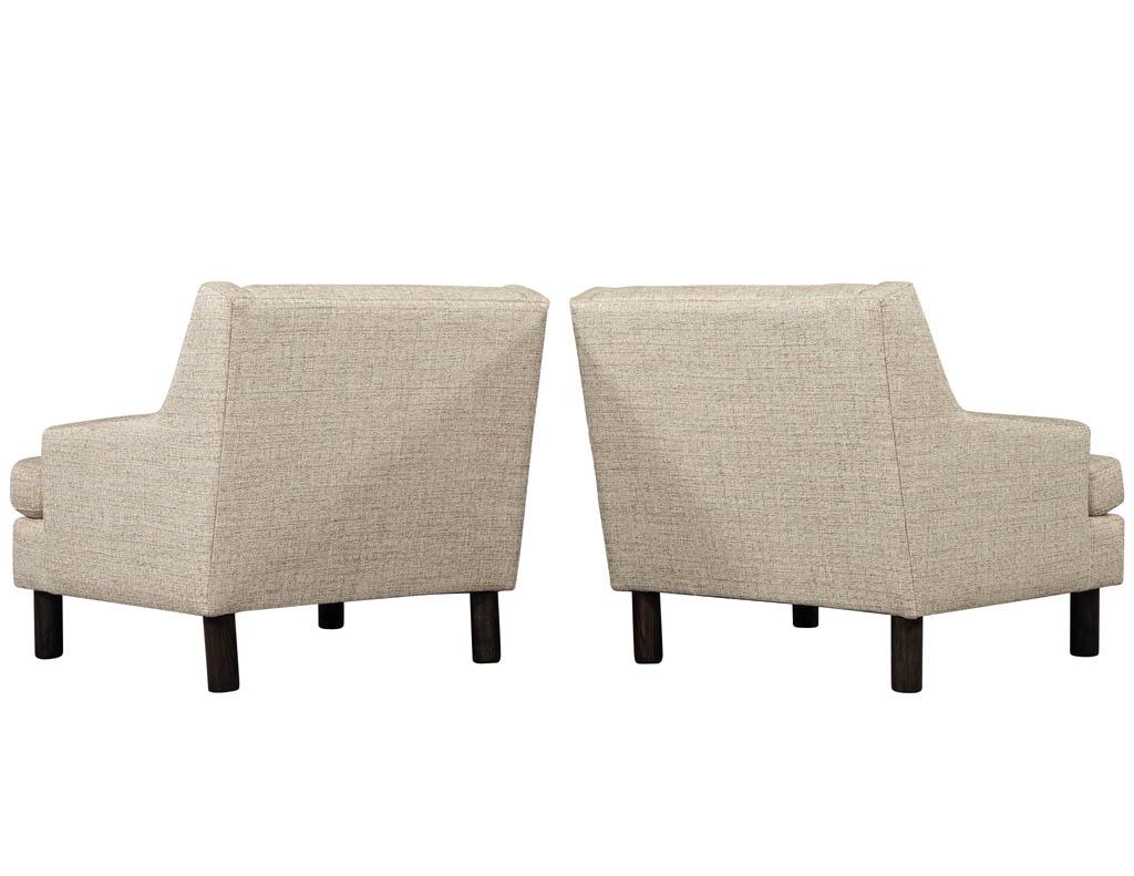 Late 20th Century Pair of Mid-Century Modern Lounge Chairs in Designer Linen