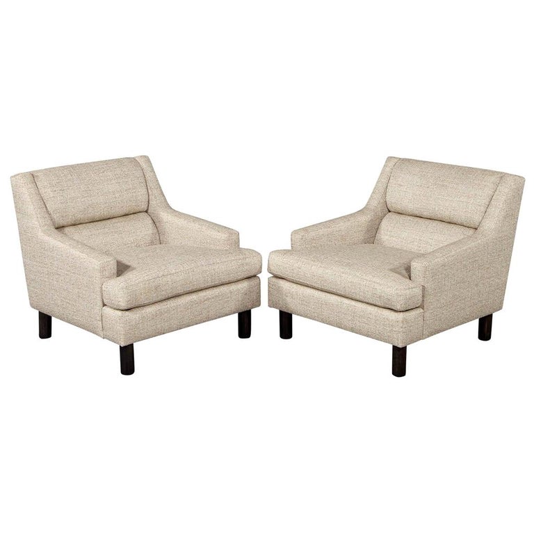 Pair of Mid-Century Modern Lounge Chairs in Designer Linen For Sale