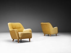 Ein Paar Lounge-Sessel im Mid-Century-Modern-Stil aus Samt