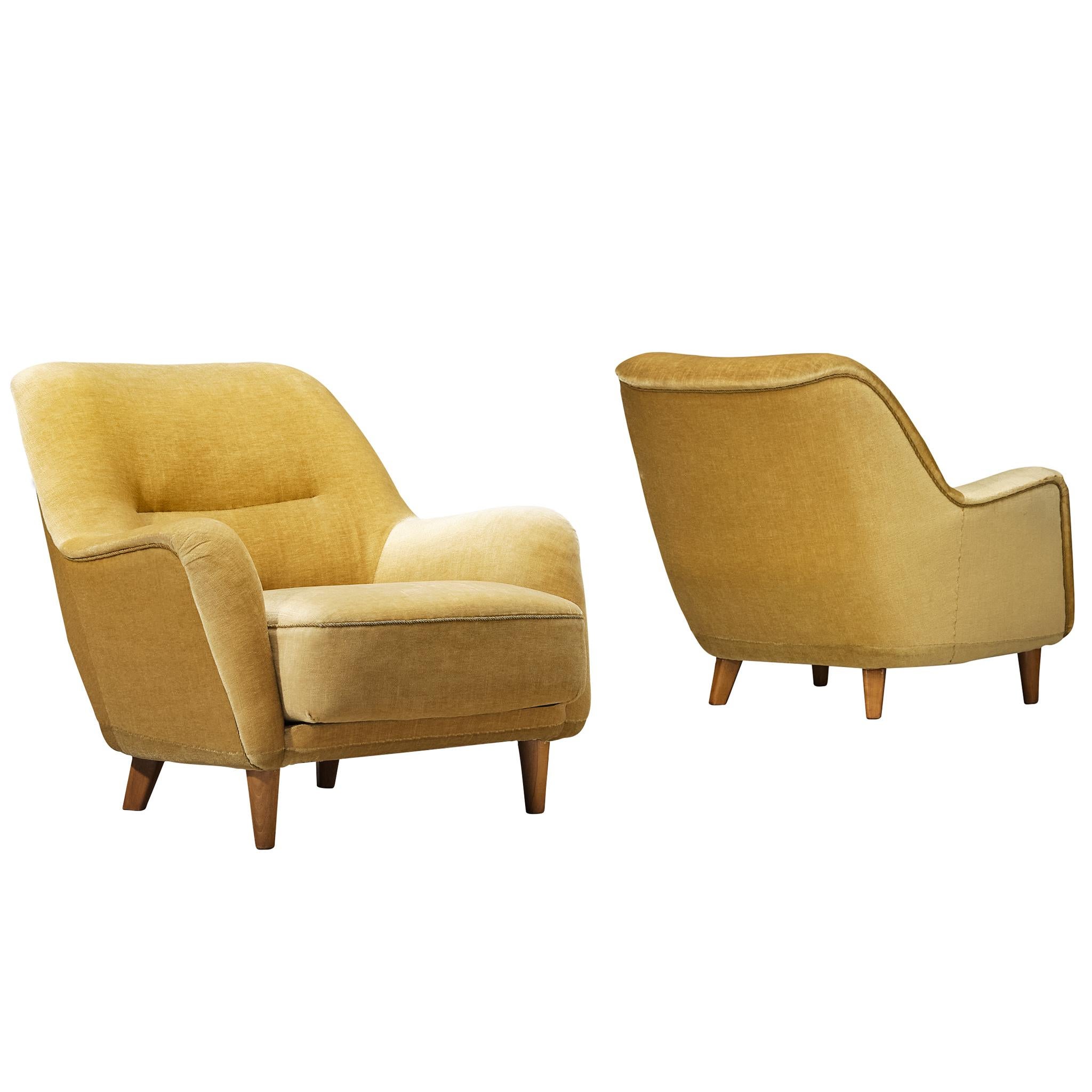 Ein Paar Lounge-Sessel im Mid-Century-Modern-Stil aus Samt