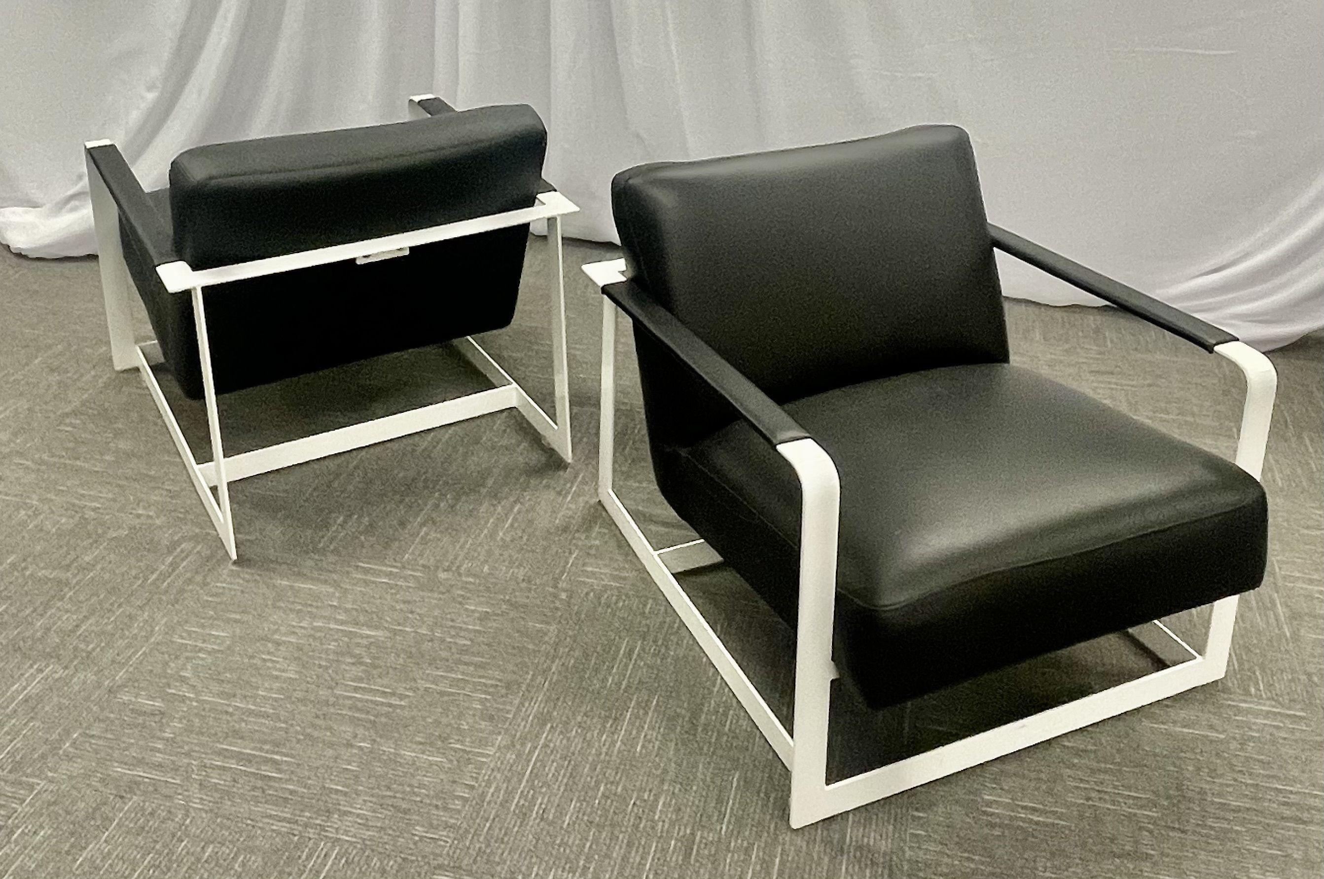 Acier Paire de fauteuils de salon modernes du milieu du siècle dernier, cuir, base en acier, américains, années 1980 en vente