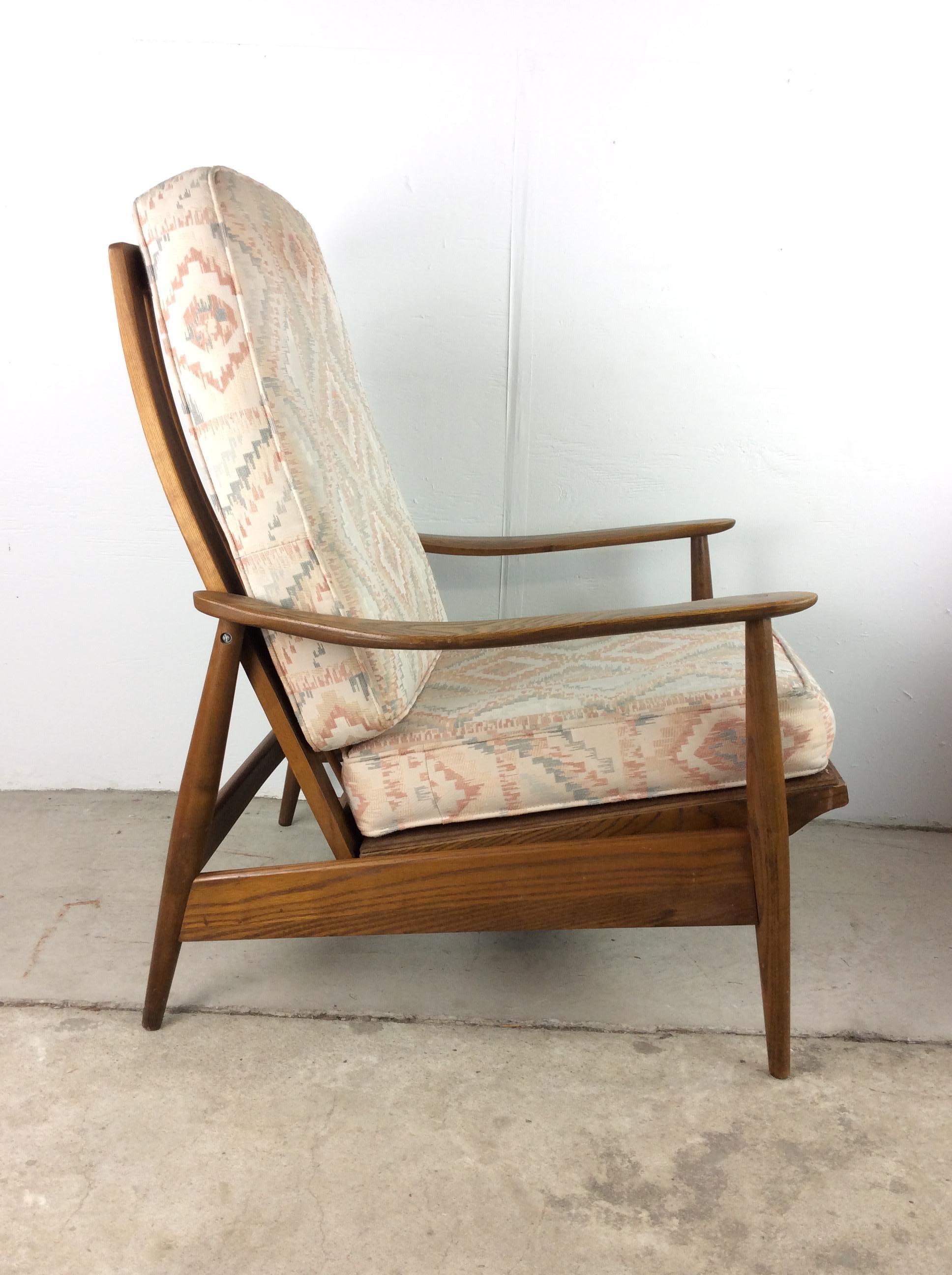 Mid-Century Modern Pair of Mid Century Modern Lounge Chairs with Ottoman For Sale