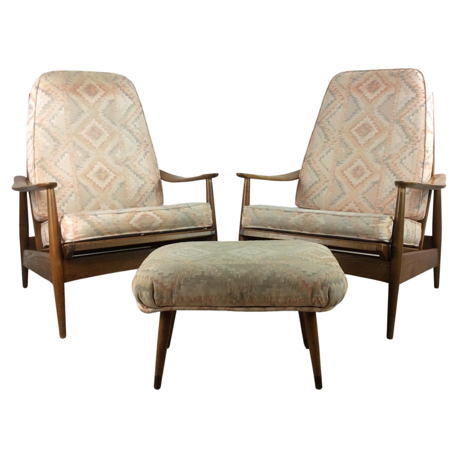 Pair of Mid Century Modern Lounge Chairs with Ottoman For Sale