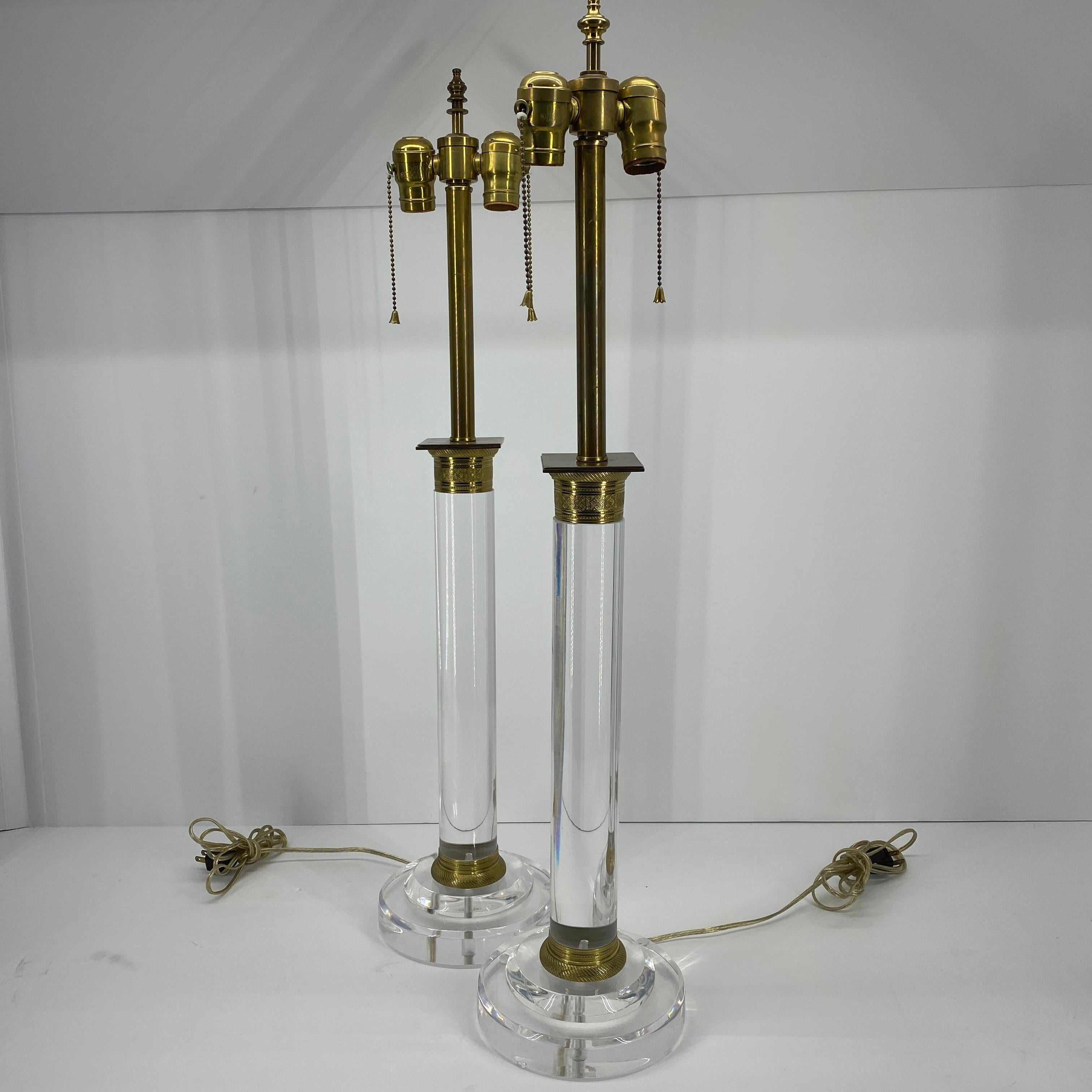Pair of Mid-Century Modern Lucite and Bronze Table Lamps For Sale 10