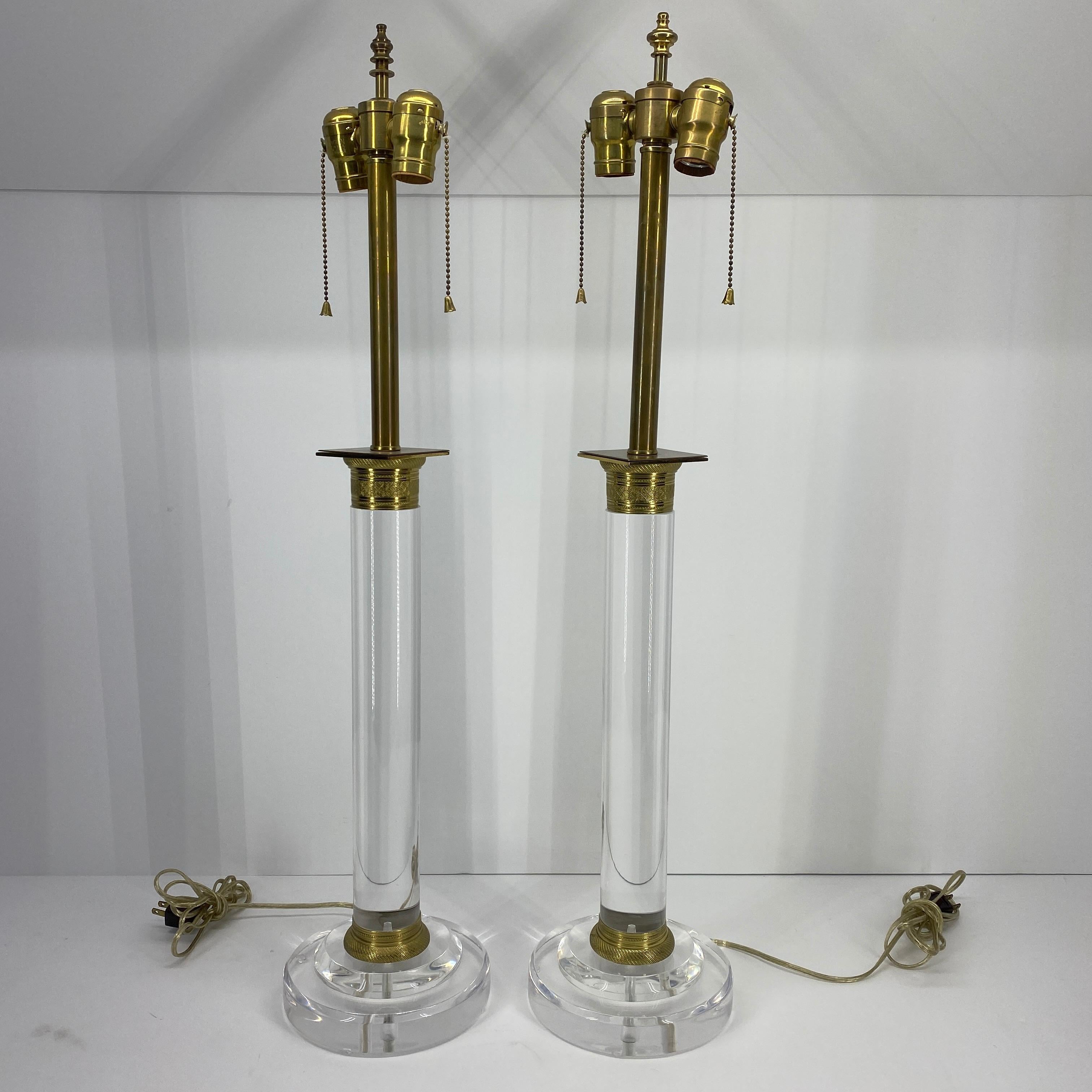 Pair of Mid-Century Modern Lucite and Bronze Table Lamps In Good Condition For Sale In Haddonfield, NJ