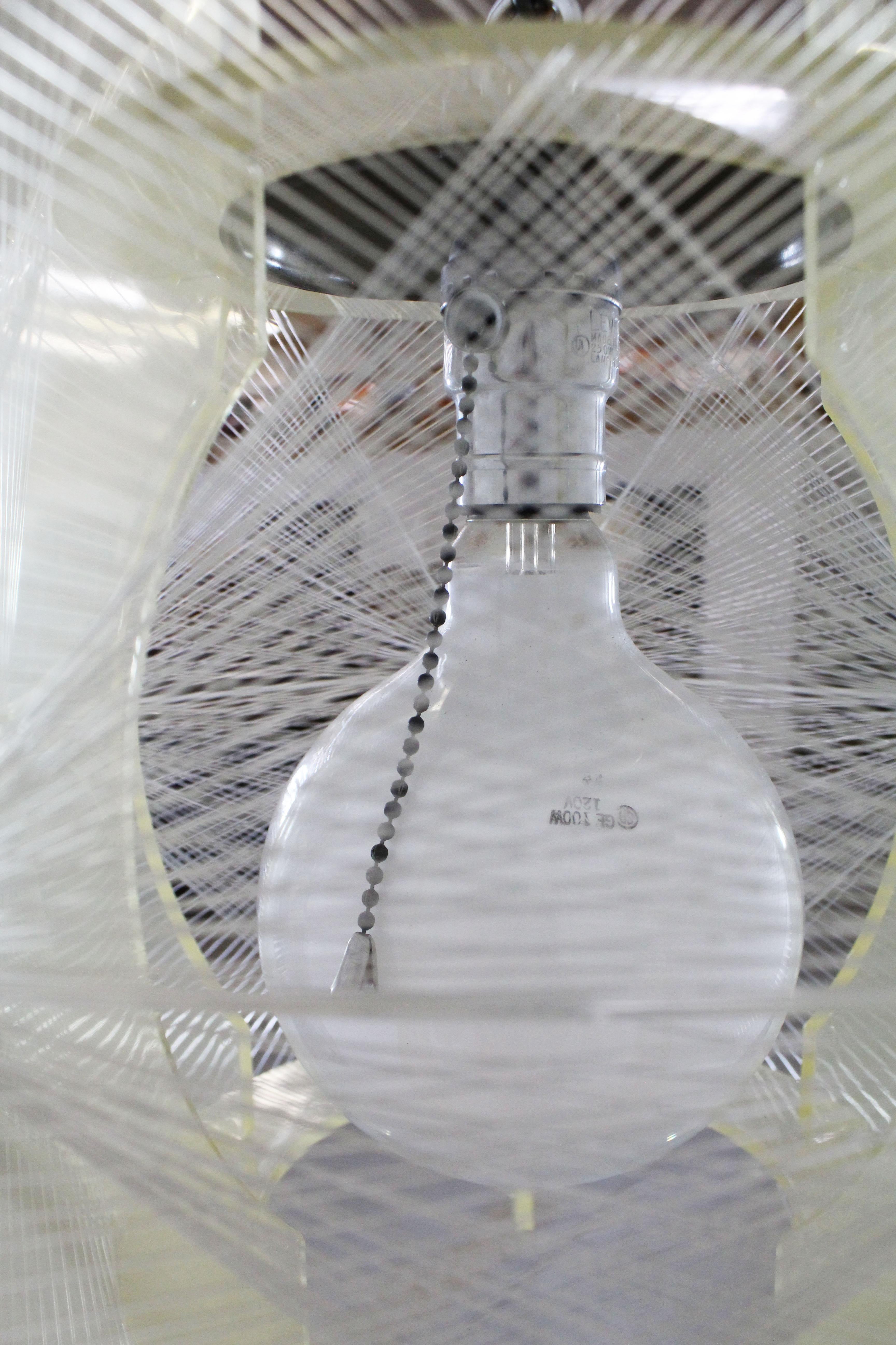 Pair of Mid-Century Modern Lucite & Nylon String Hanging Chain Pendant Lamps In Good Condition In Wilmington, DE