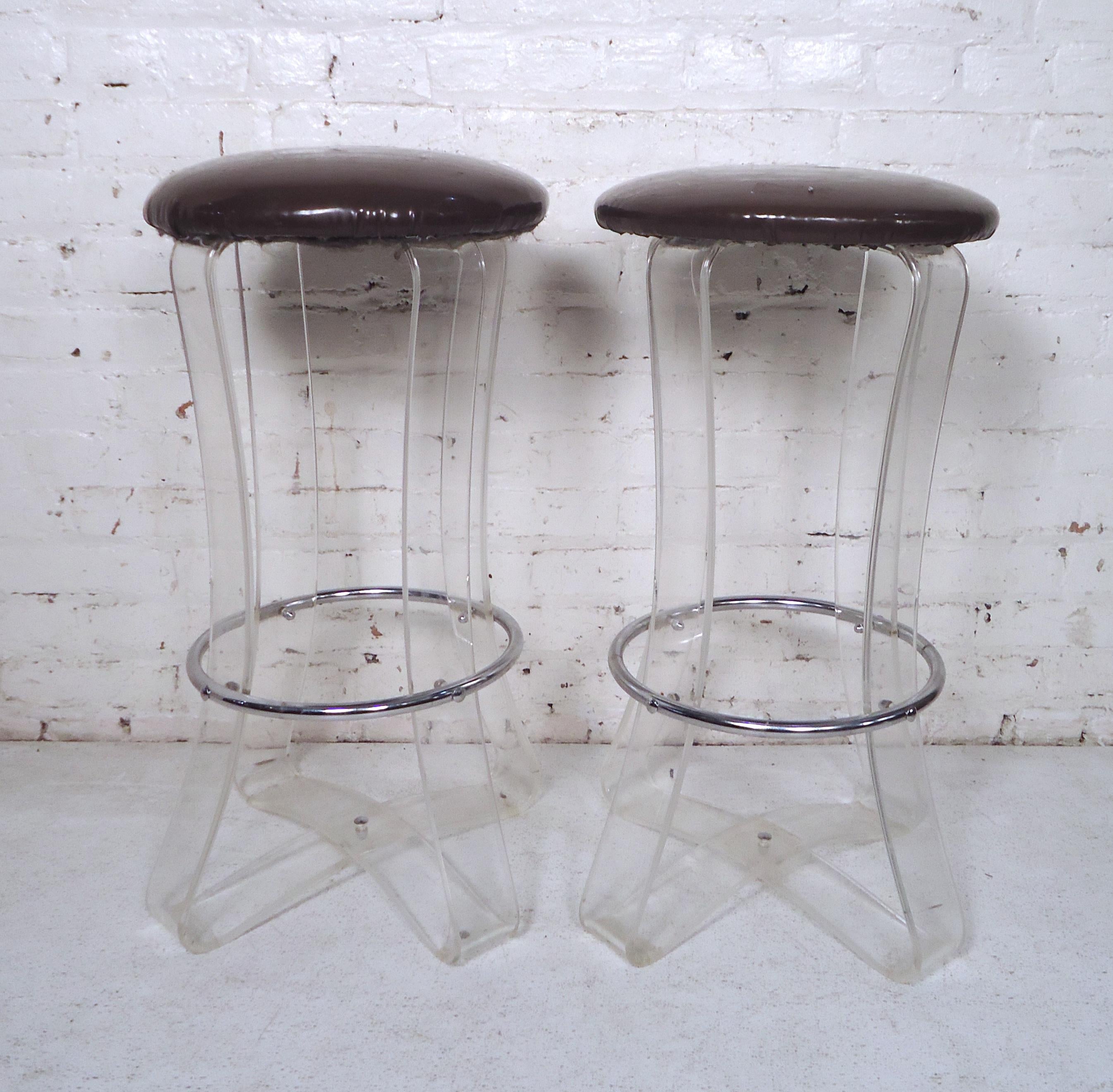 Pair of Mid-Century Modern Lucite Stools In Good Condition For Sale In Brooklyn, NY