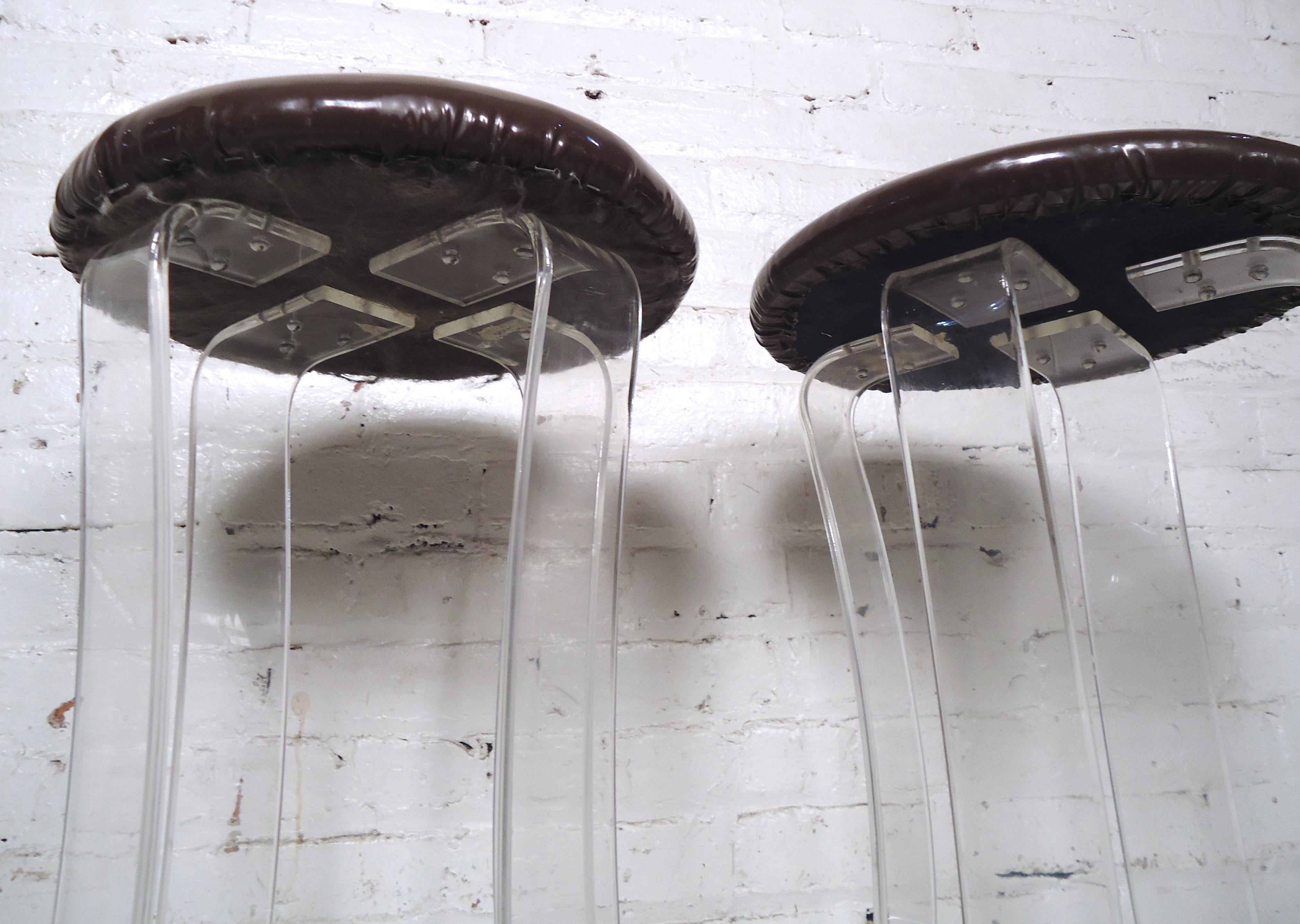 Pair of Mid-Century Modern Lucite Stools For Sale 3