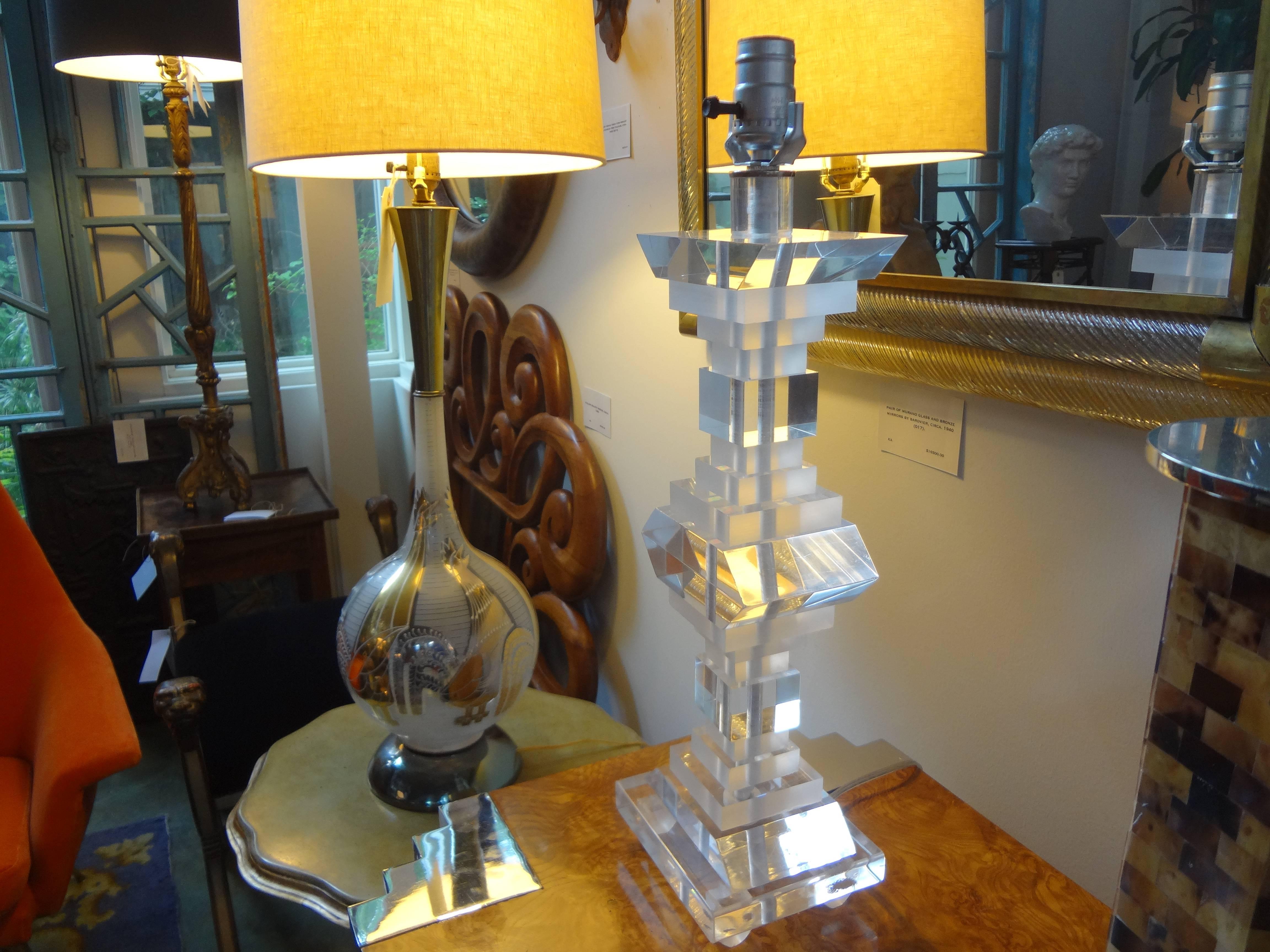 Fin du 20e siècle Paire de lampes de table en lucite mi-siècle moderne en vente