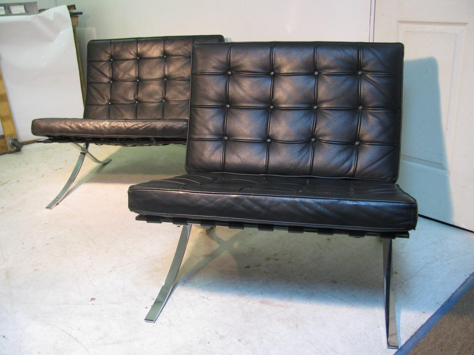 American Pair of Mid-Century Modern Ludwig Mies van der Rohe Barcelona Chairs by Knoll