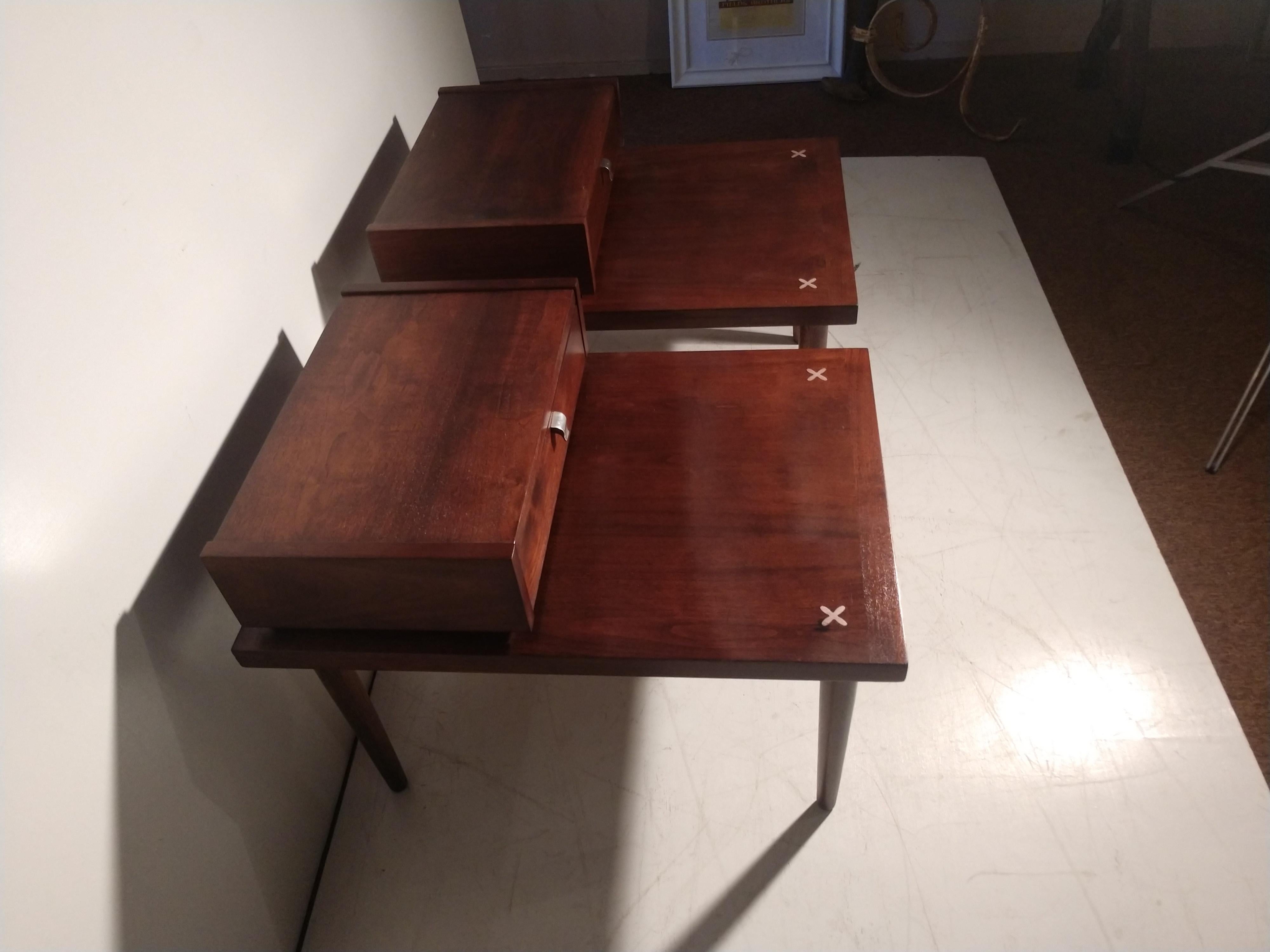 Pair of Mid-Century Modern Mahogany End Tables by Merton Gershun In Good Condition For Sale In Port Jervis, NY