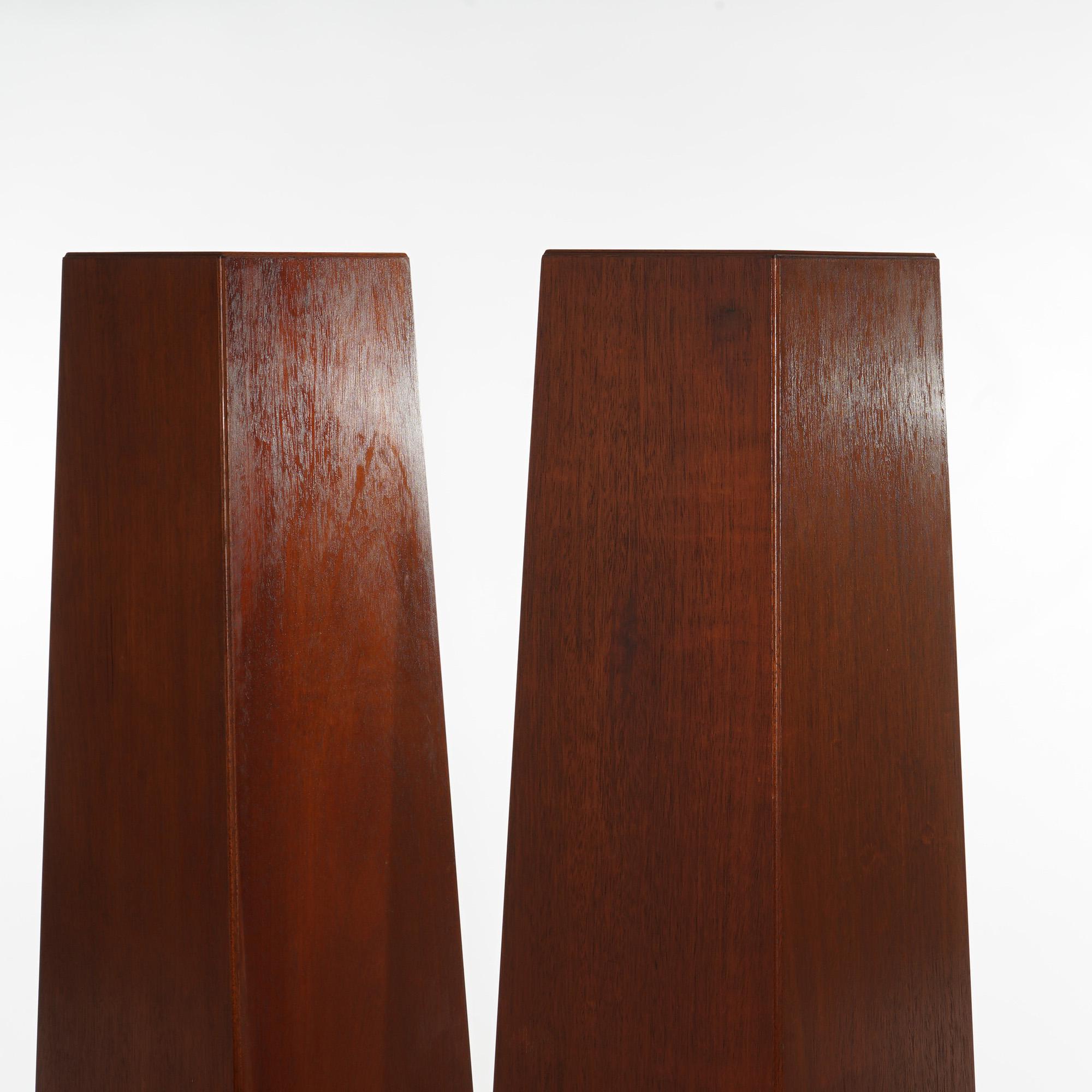 Pair of Mid Century Modern Mahogany Flare Form Sculpture Display Stands 20thC In Good Condition For Sale In Big Flats, NY