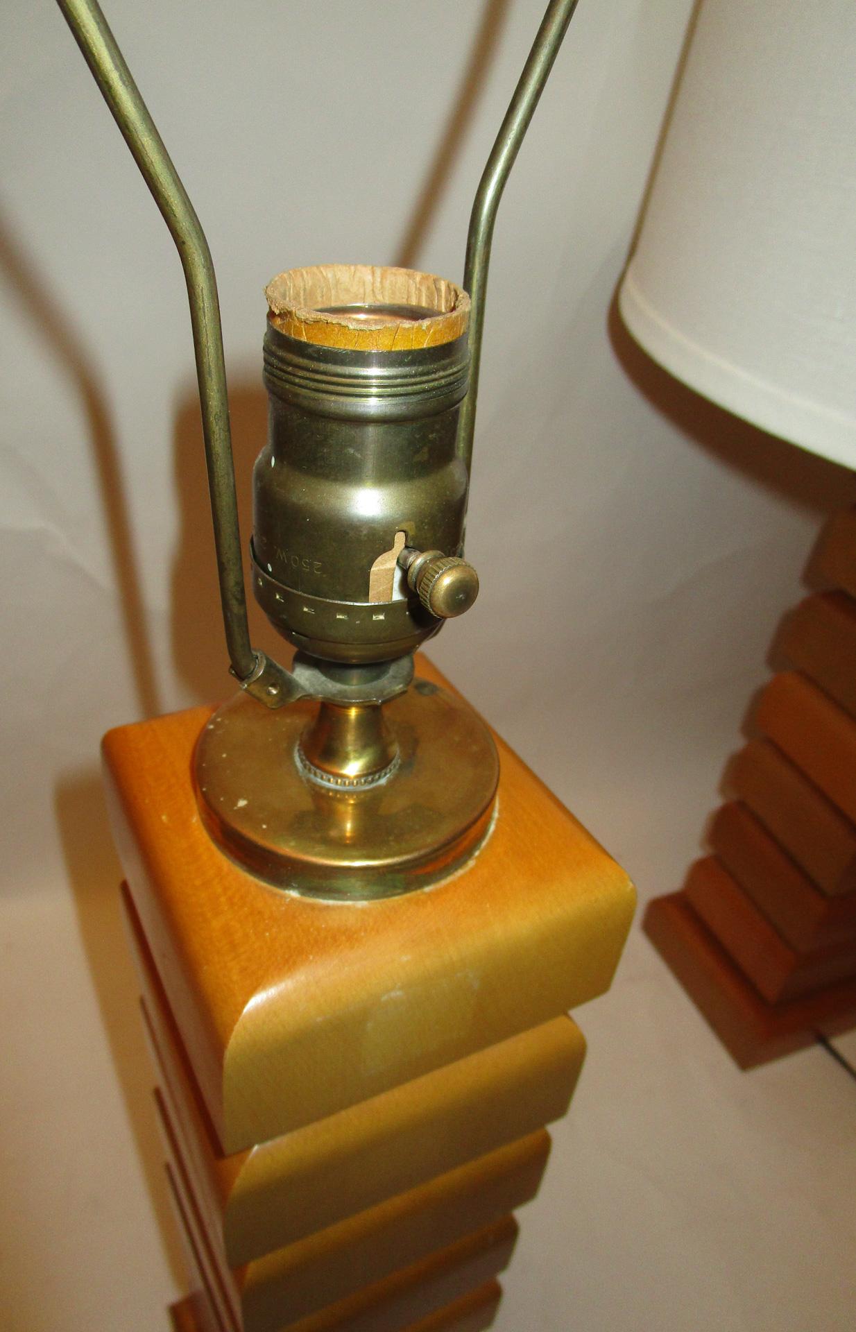 Pair of Mid-Century Modern Maple and Brass Table Lamps 7