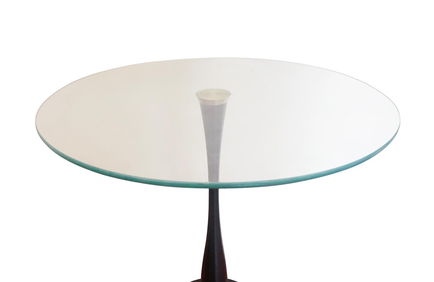 Pair of Mid-Century Modern Marble and Glass End / Side Tables by Kaiser Newman In Good Condition For Sale In Philadelphia, PA