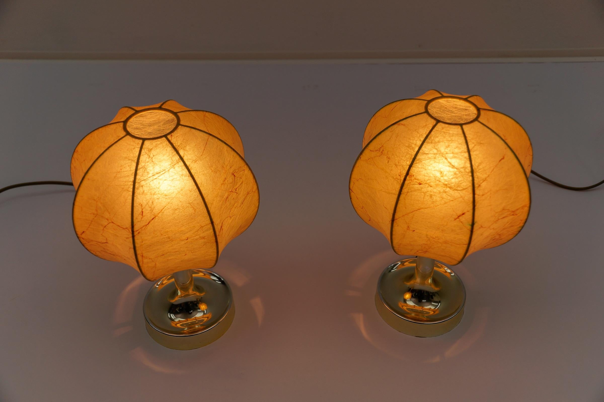 Paire de lampes de table tulipe cocon marbrée The MODERNITY, Goldkant, années 1950 en vente 3