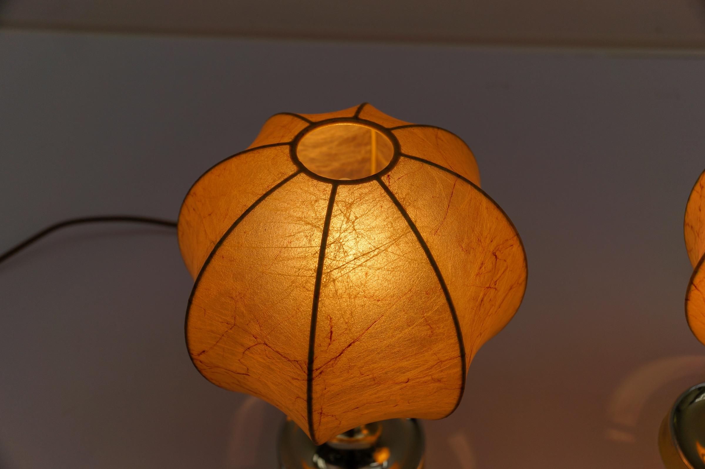 Paire de lampes de table tulipe cocon marbrée The MODERNITY, Goldkant, années 1950 en vente 6