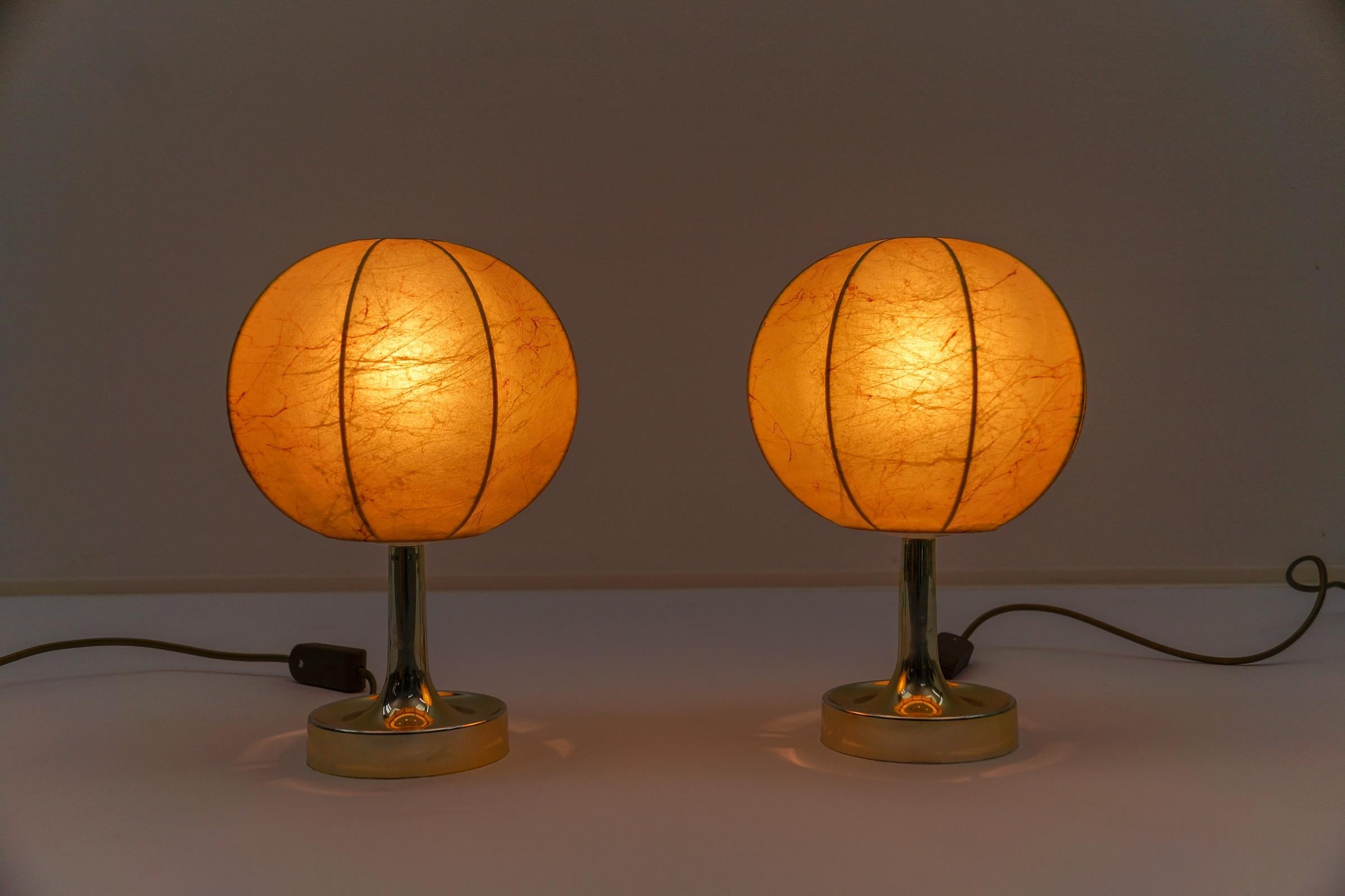 Paire de lampes de table tulipe cocon marbrée The MODERNITY, Goldkant, années 1950 Bon état - En vente à Nürnberg, Bayern