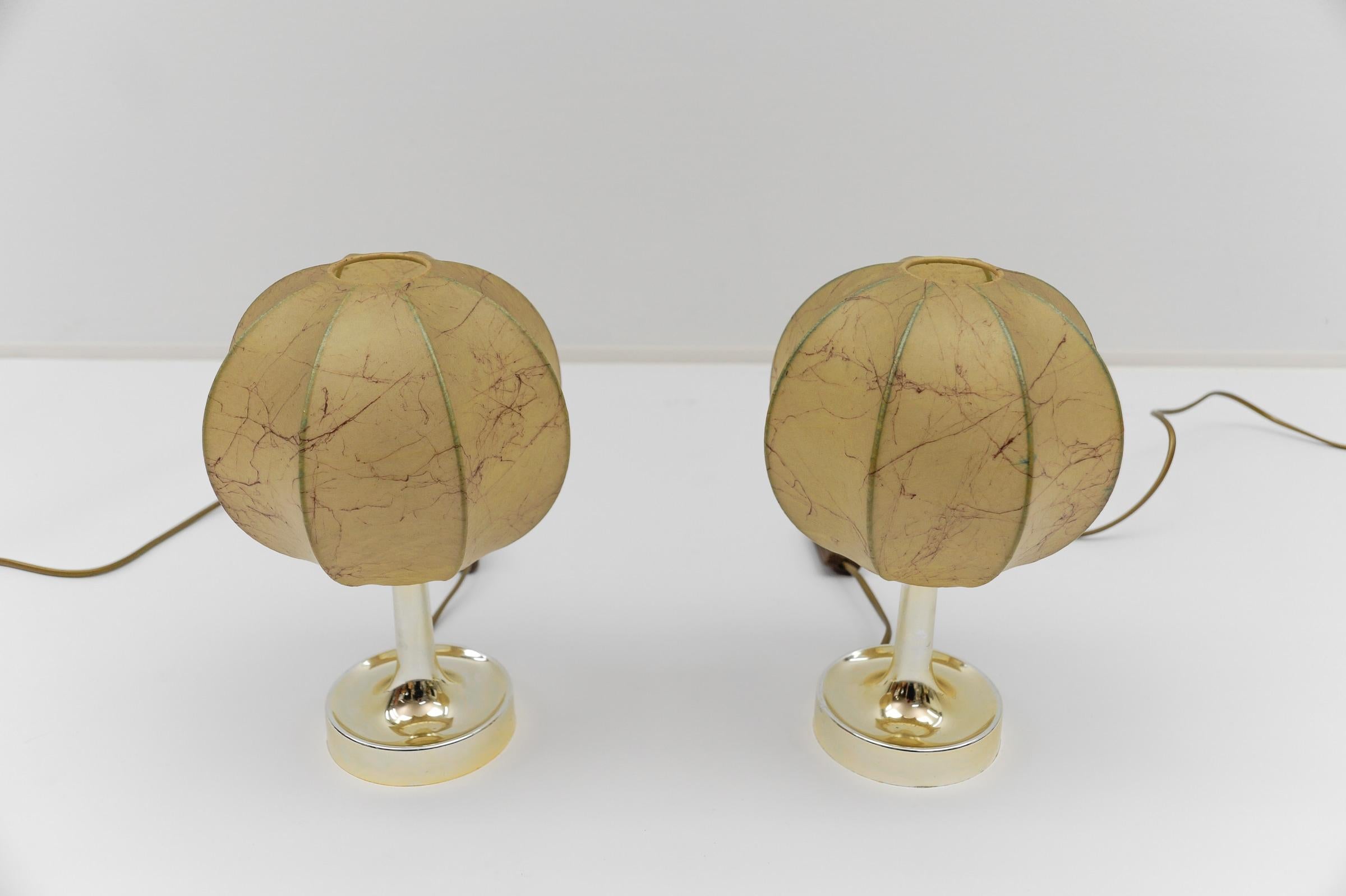 Métal Paire de lampes de table tulipe cocon marbrée The MODERNITY, Goldkant, années 1950 en vente