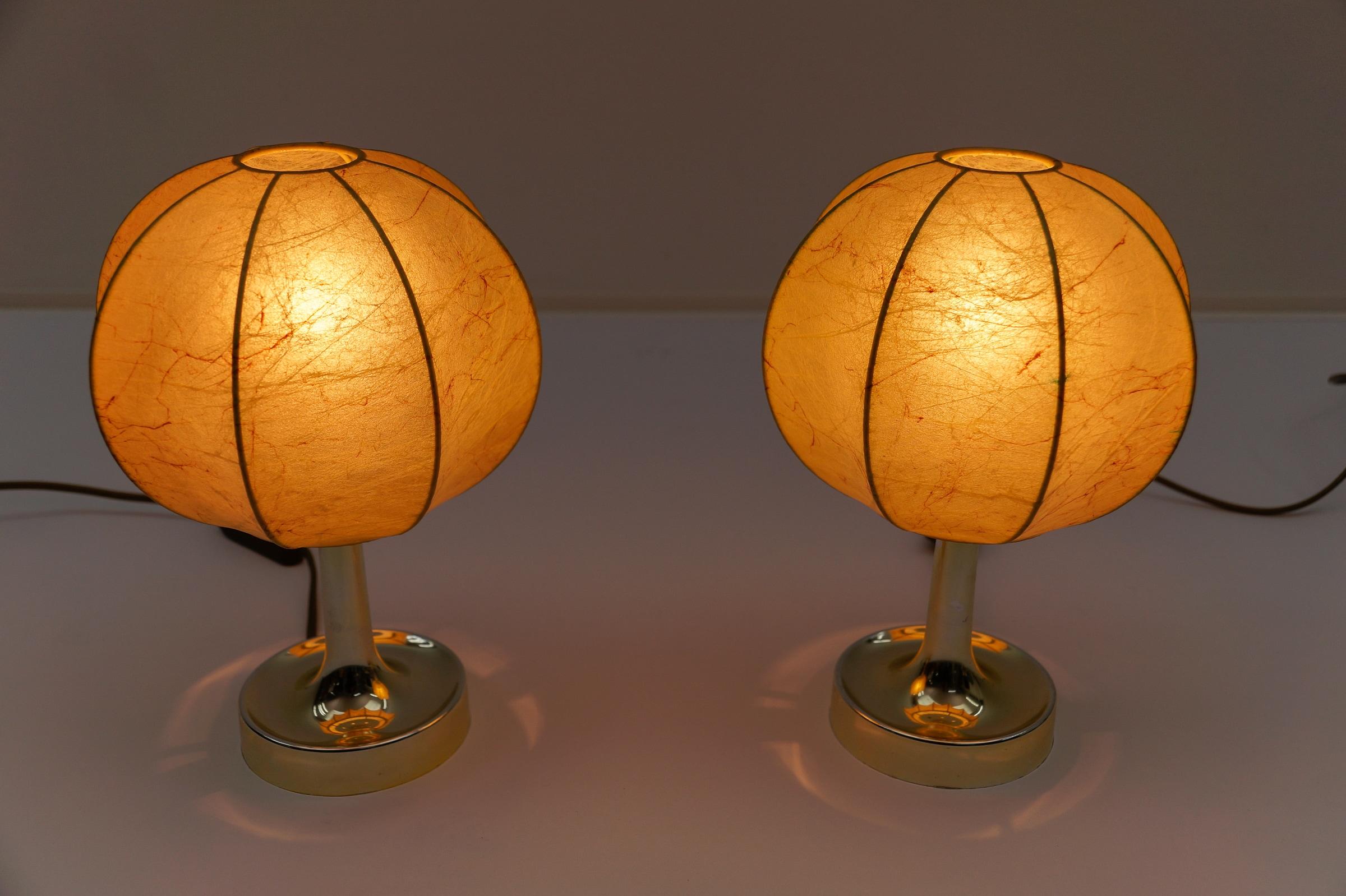 Paire de lampes de table tulipe cocon marbrée The MODERNITY, Goldkant, années 1950 en vente 1