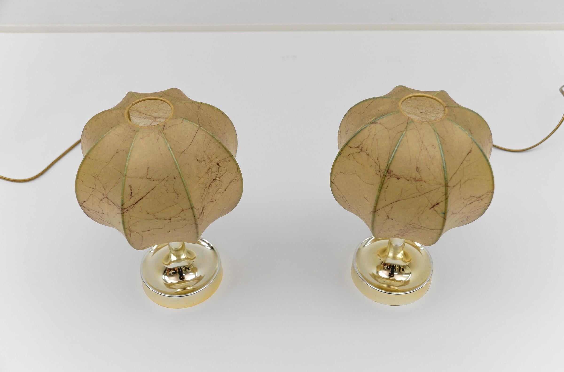 Paire de lampes de table tulipe cocon marbrée The MODERNITY, Goldkant, années 1950 en vente 2