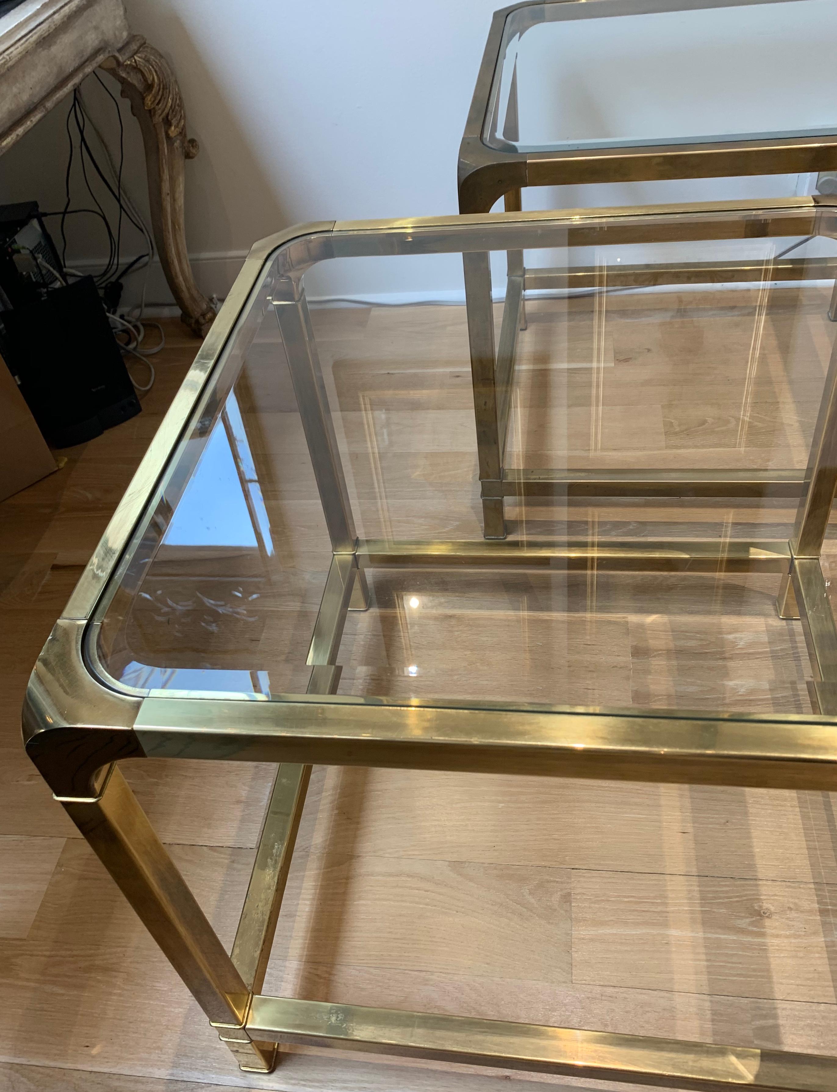 Pair of Mid-Century Modern Mastercraft Brass Side Tables, with Inset Glass Top In Distressed Condition In Los Angeles, CA
