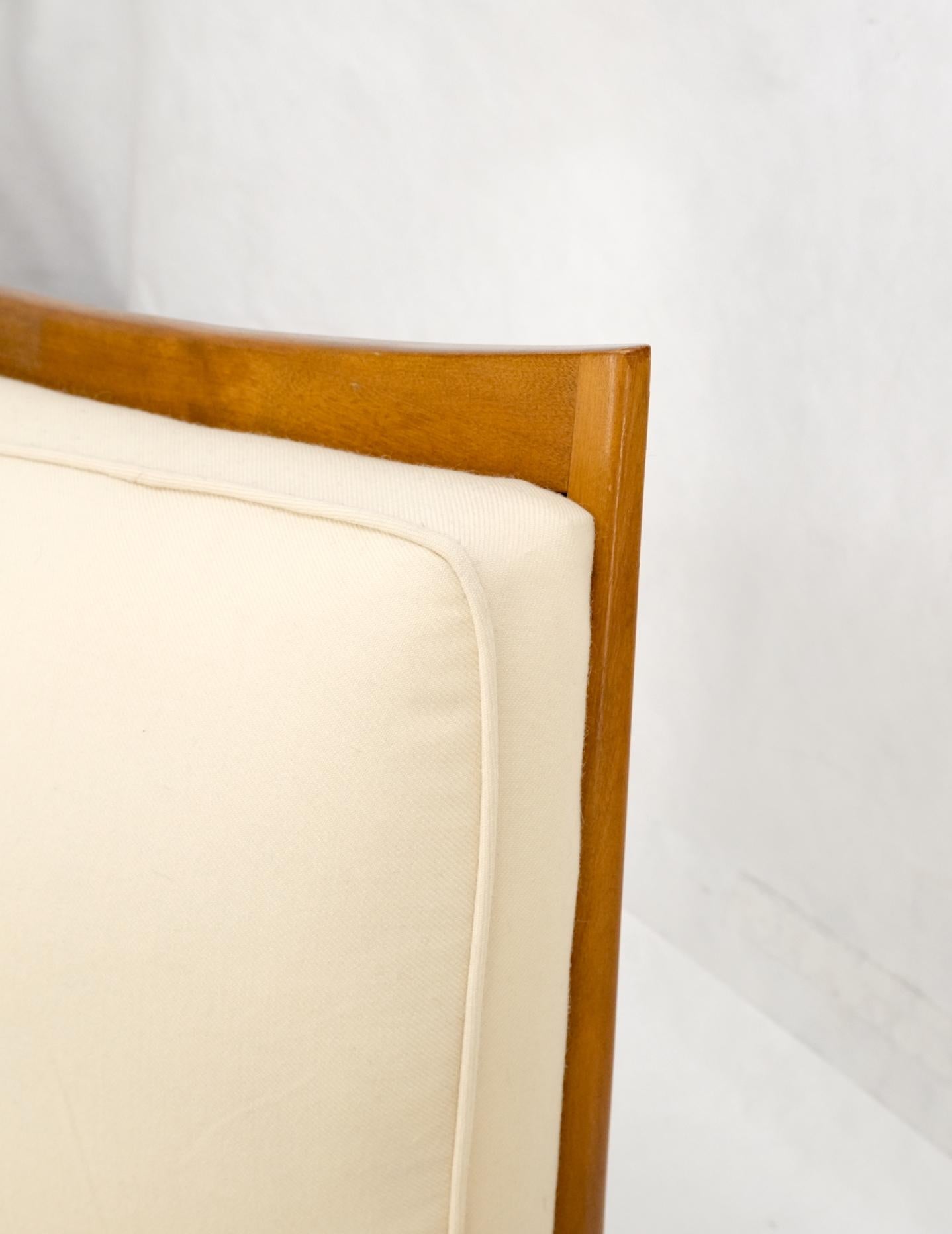 Ein Paar moderne McCobb-Stühle aus der Mitte des Jahrhunderts, neu gepolstert mit cremefarbener Schurwolle im Angebot 3