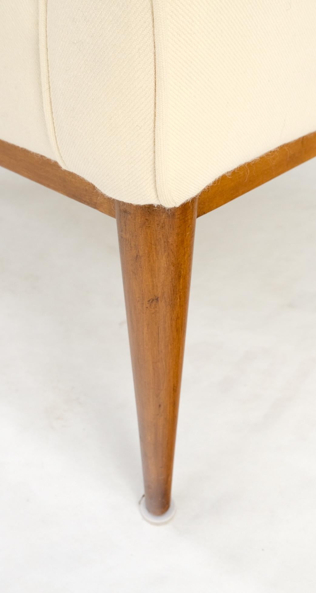 20ième siècle Paire de chaises McCobb modernes du milieu du siècle dernier, nouvellement tapissées en laine vierge crème en vente