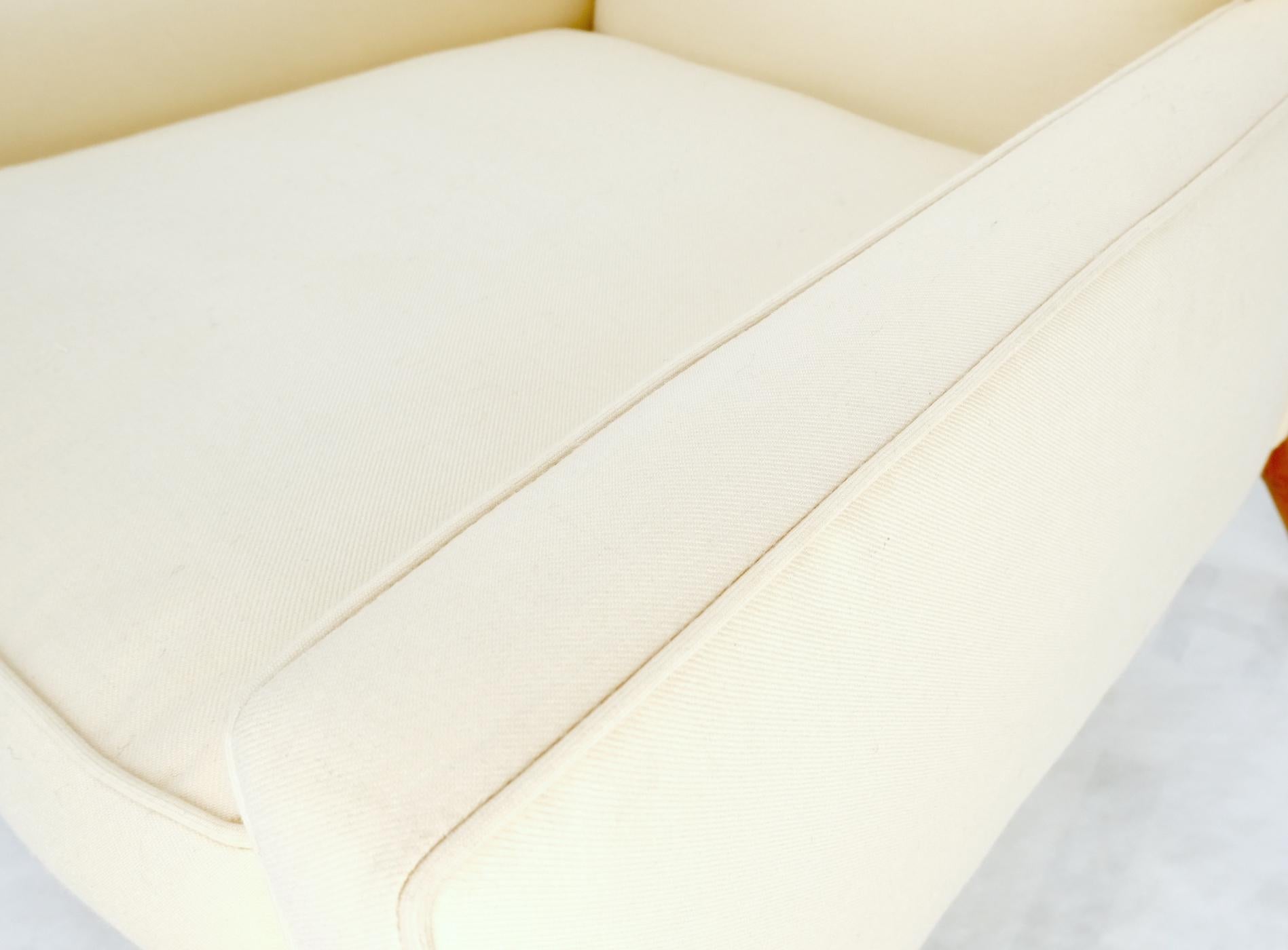 Tissu d'ameublement Paire de chaises McCobb modernes du milieu du siècle dernier, nouvellement tapissées en laine vierge crème en vente
