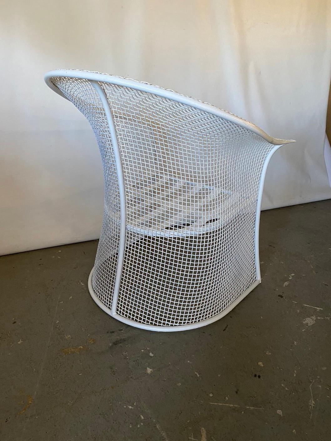 Pair of Mid-Century Modern Metal Mesh Armchairs In Good Condition In Sheffield, MA