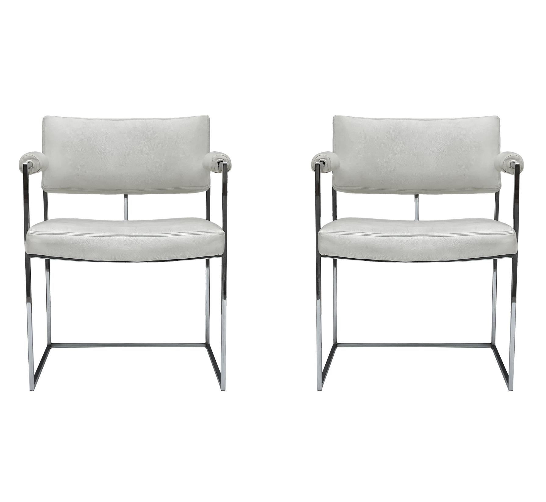 Américain Paire de fauteuils ou chaises d'appoint blancs Milo Baughman de style moderne du milieu du siècle dernier  en vente