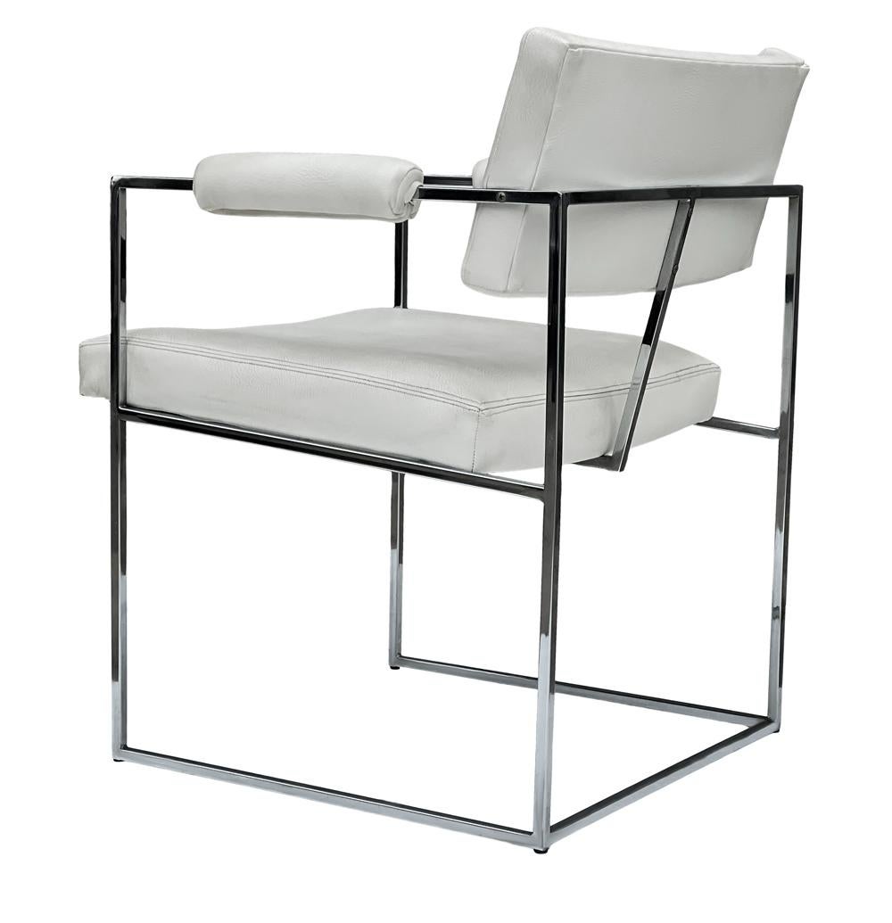 Paire de fauteuils ou chaises d'appoint blancs Milo Baughman de style moderne du milieu du siècle dernier  Bon état - En vente à Philadelphia, PA